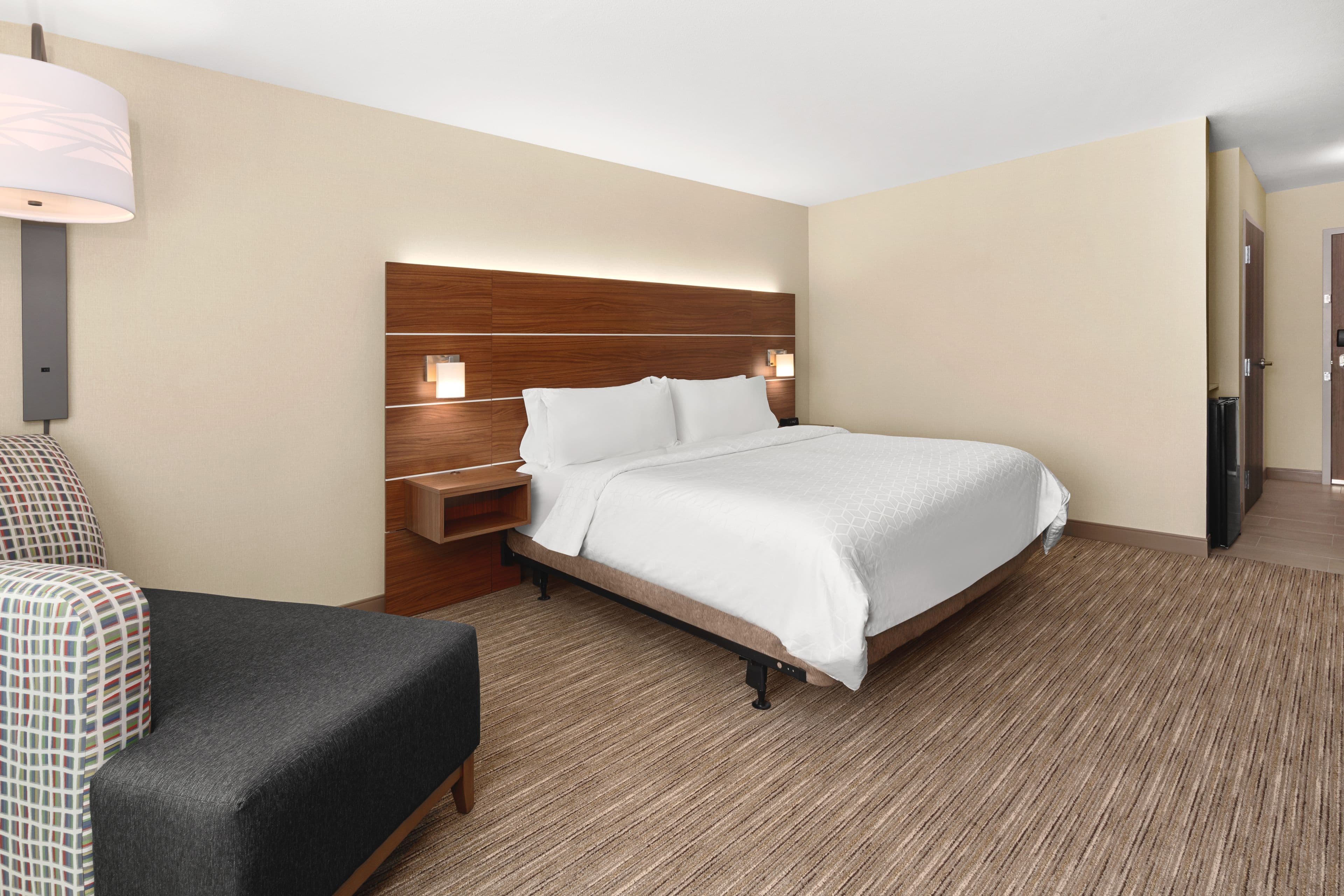 Holiday Inn Express & Suites Suisun City — 11