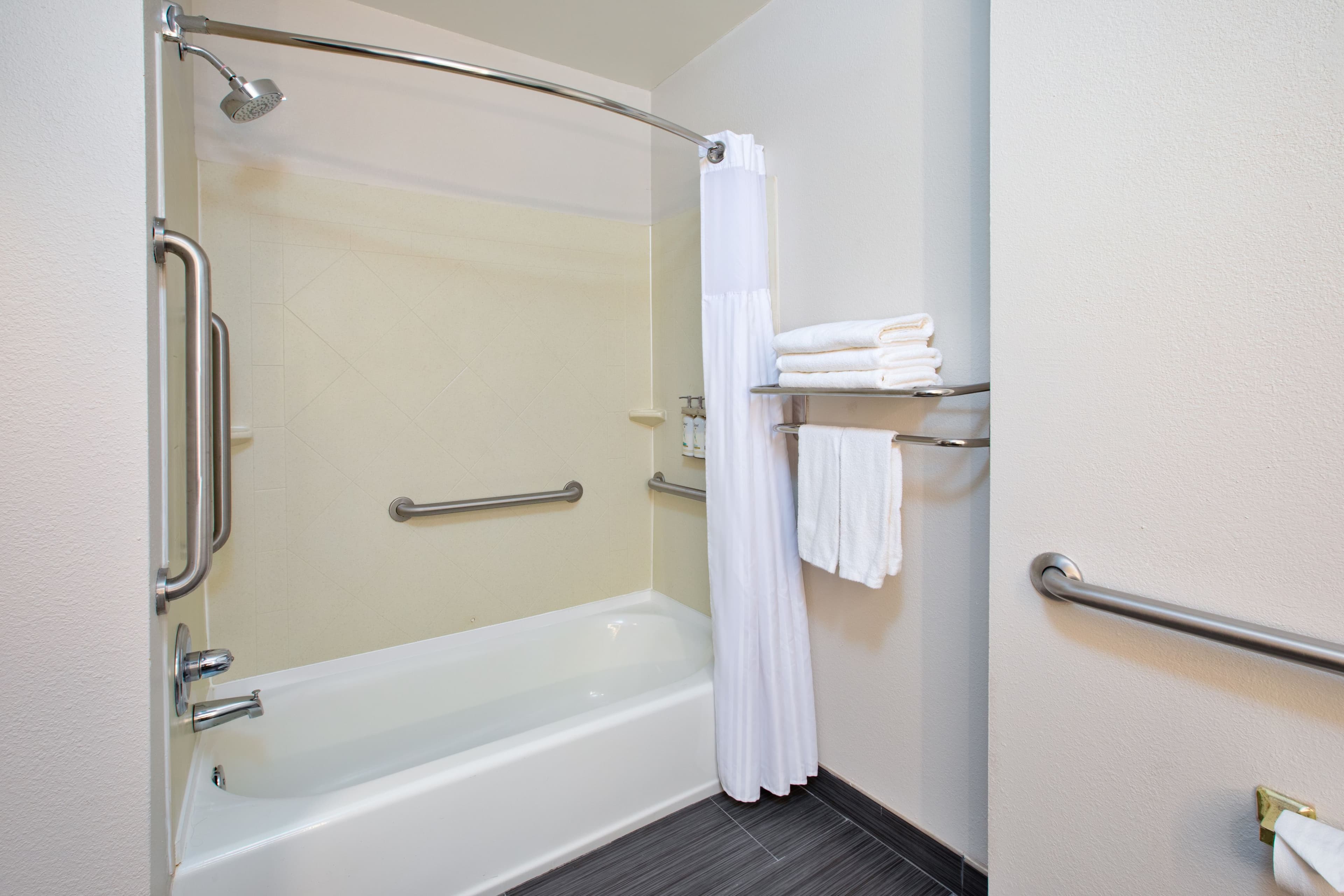 Holiday Inn Express & Suites Sumter — 8
