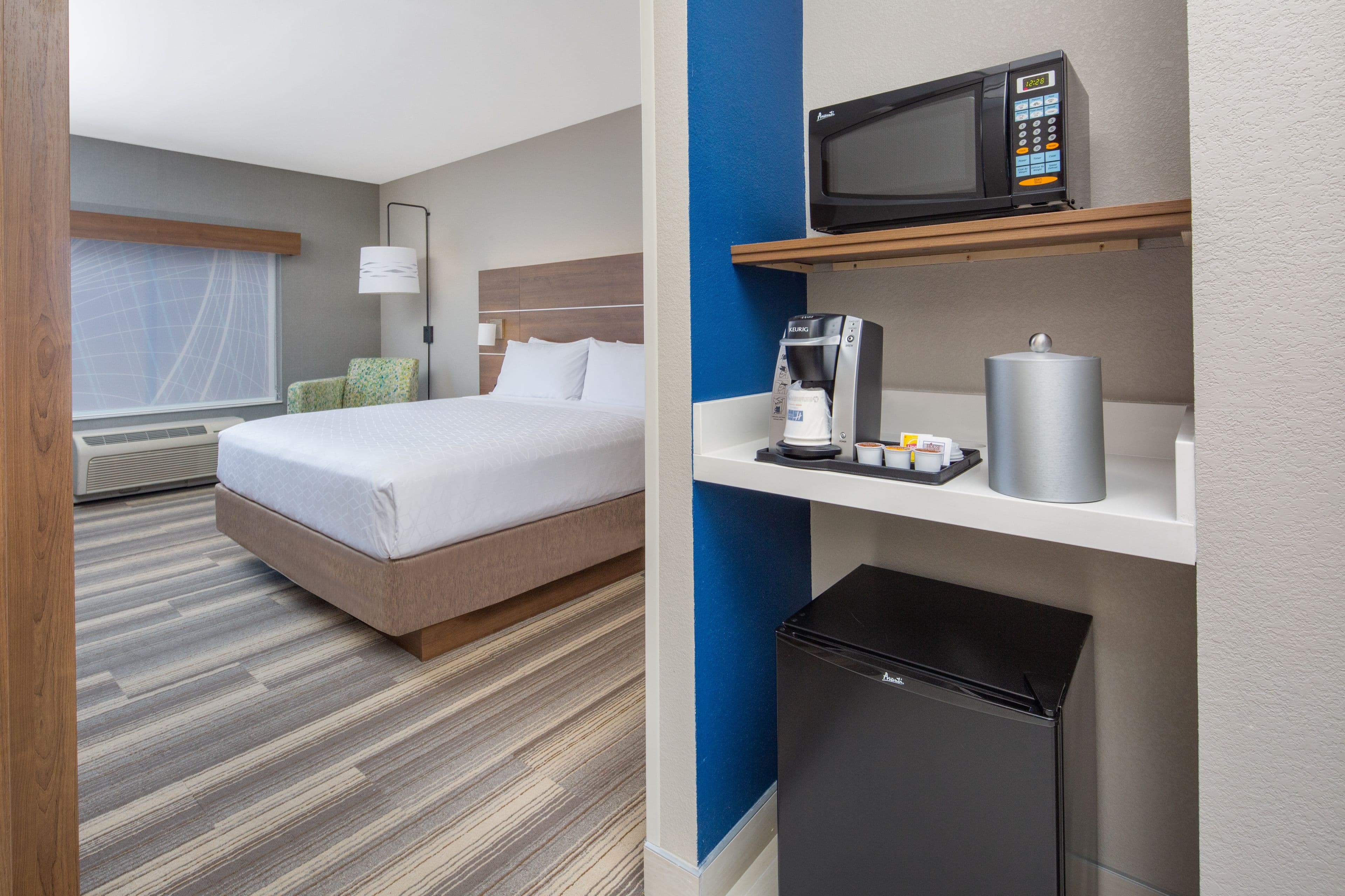 Holiday Inn Express & Suites Surprise — 2