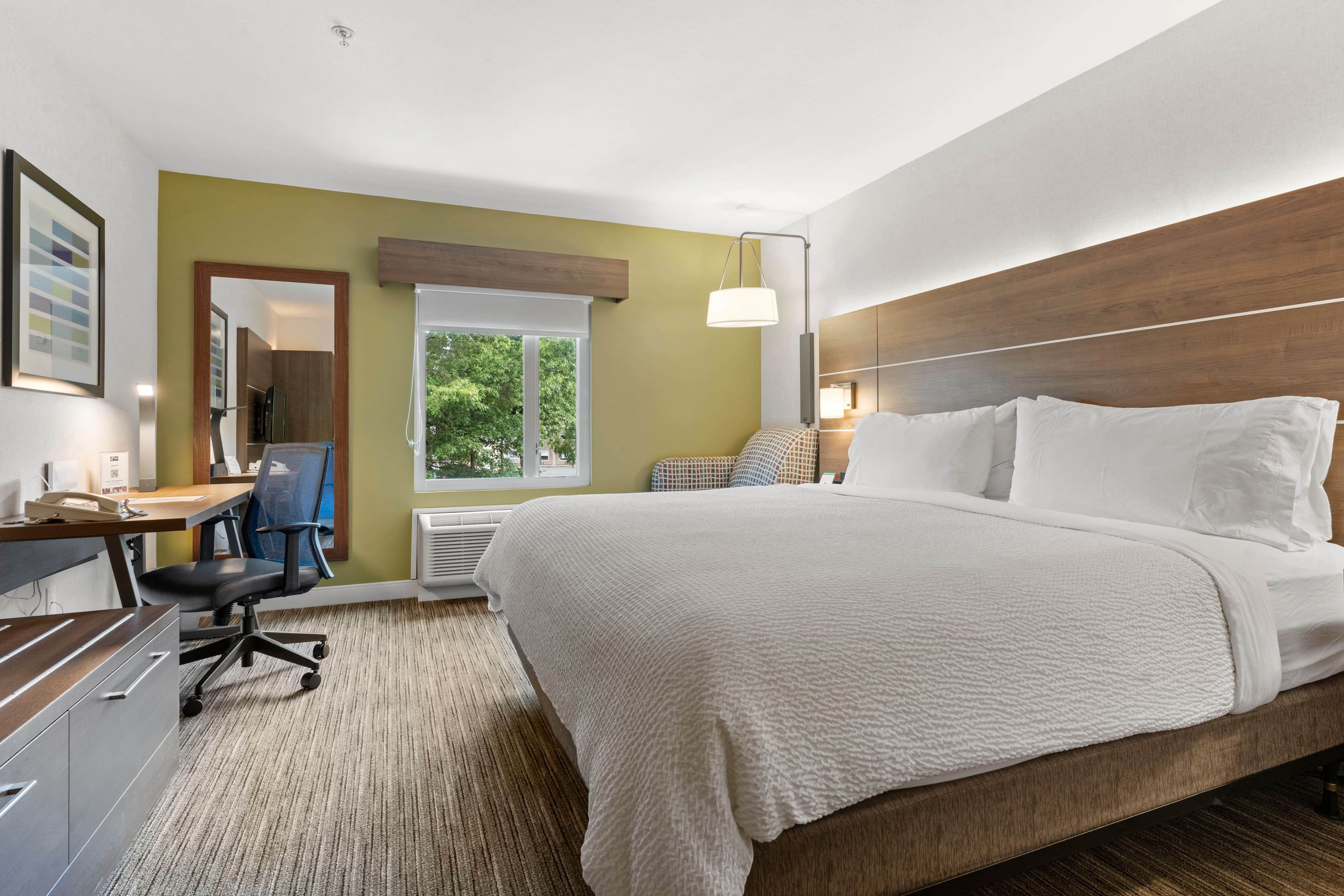 Holiday Inn Express & Suites Surrey — 21