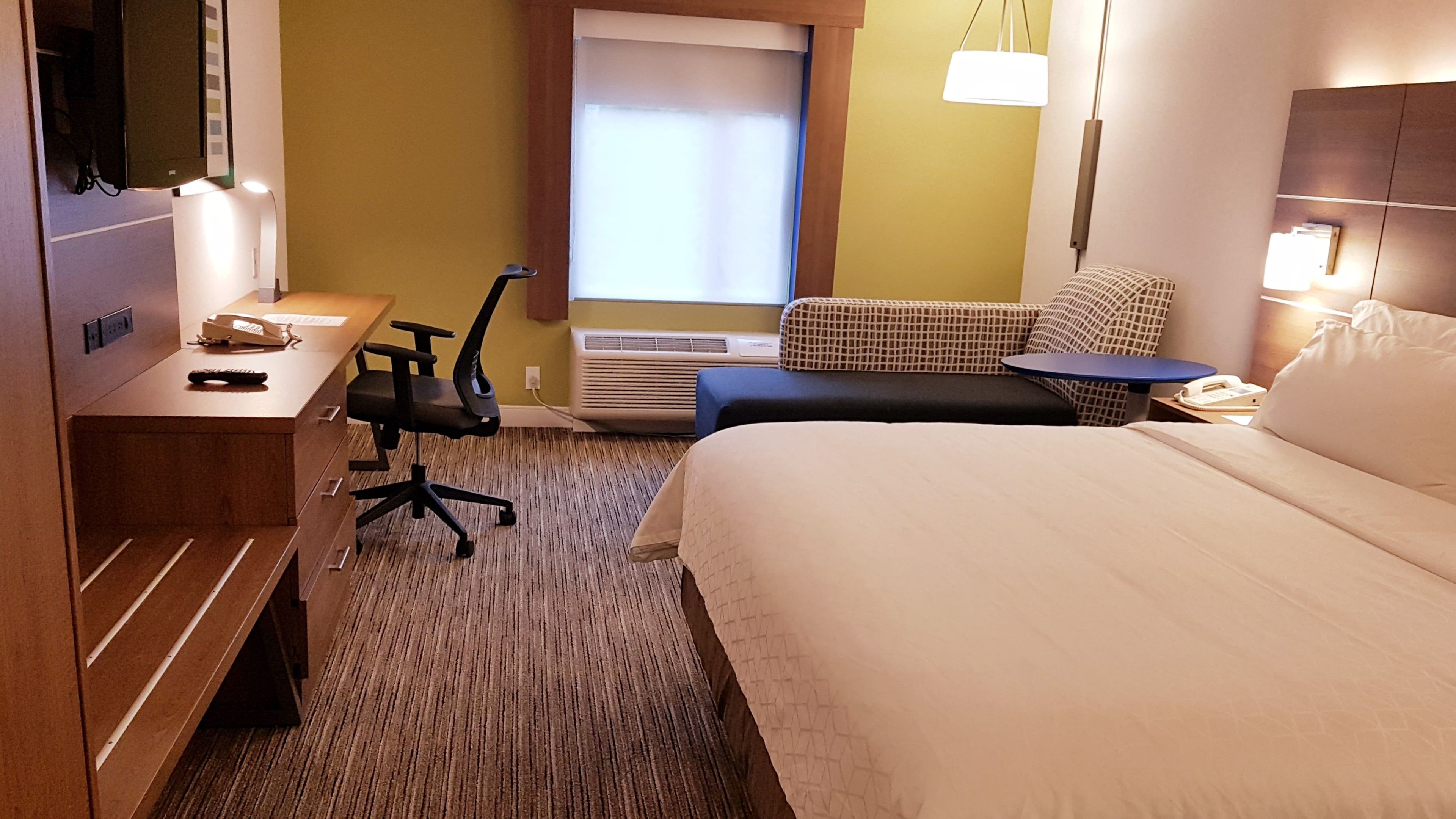 Holiday Inn Express & Suites Surrey — 9