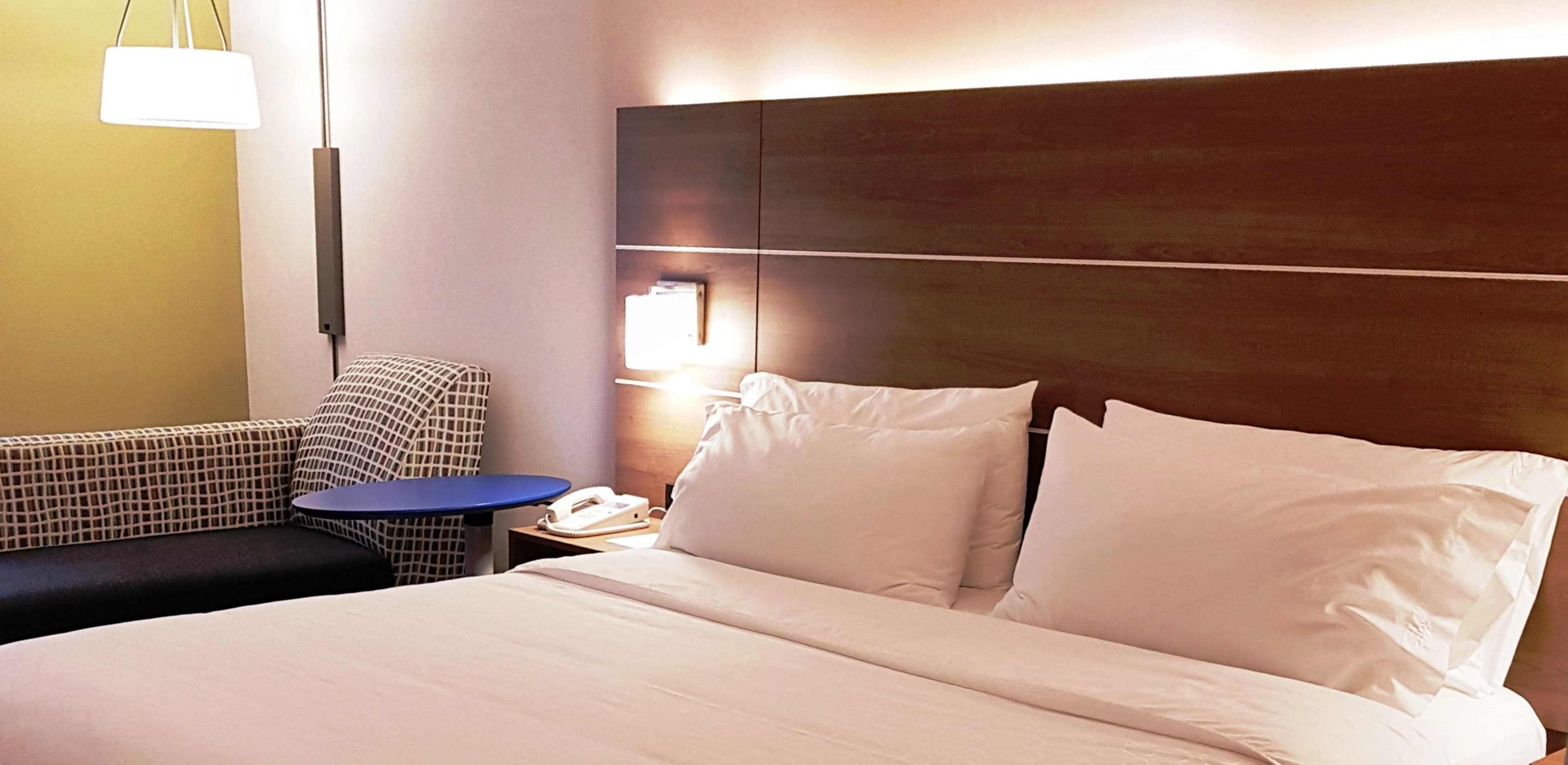 Holiday Inn Express & Suites Surrey — 8
