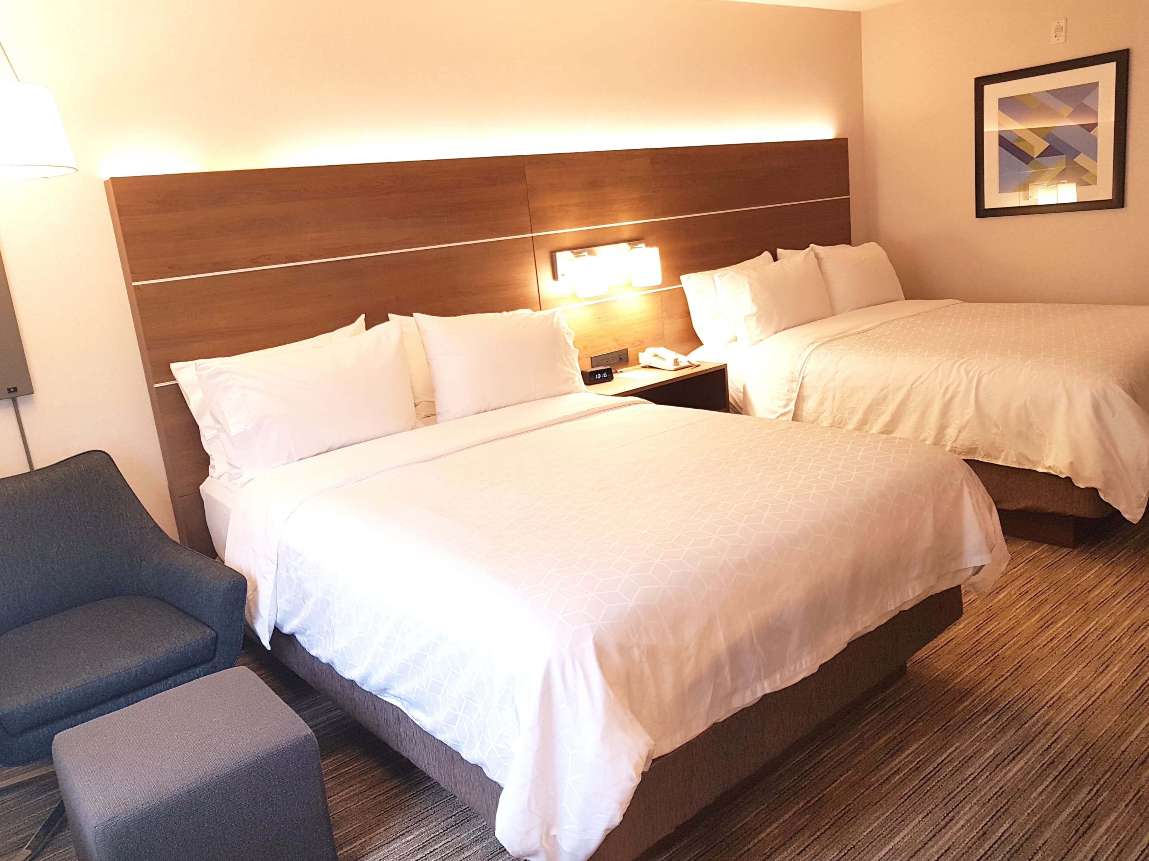 Holiday Inn Express & Suites Surrey — 26