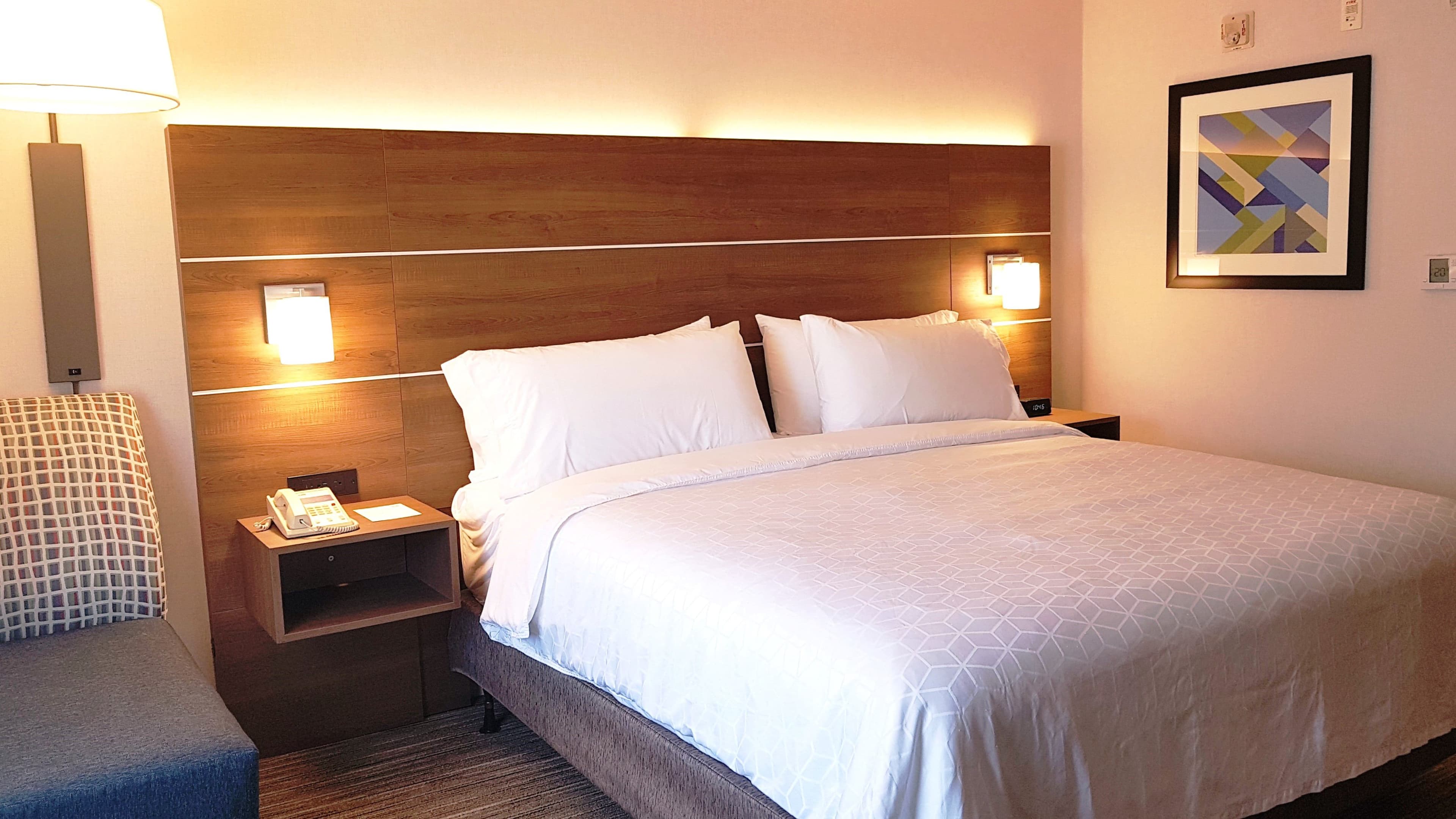 Holiday Inn Express & Suites Surrey — 19