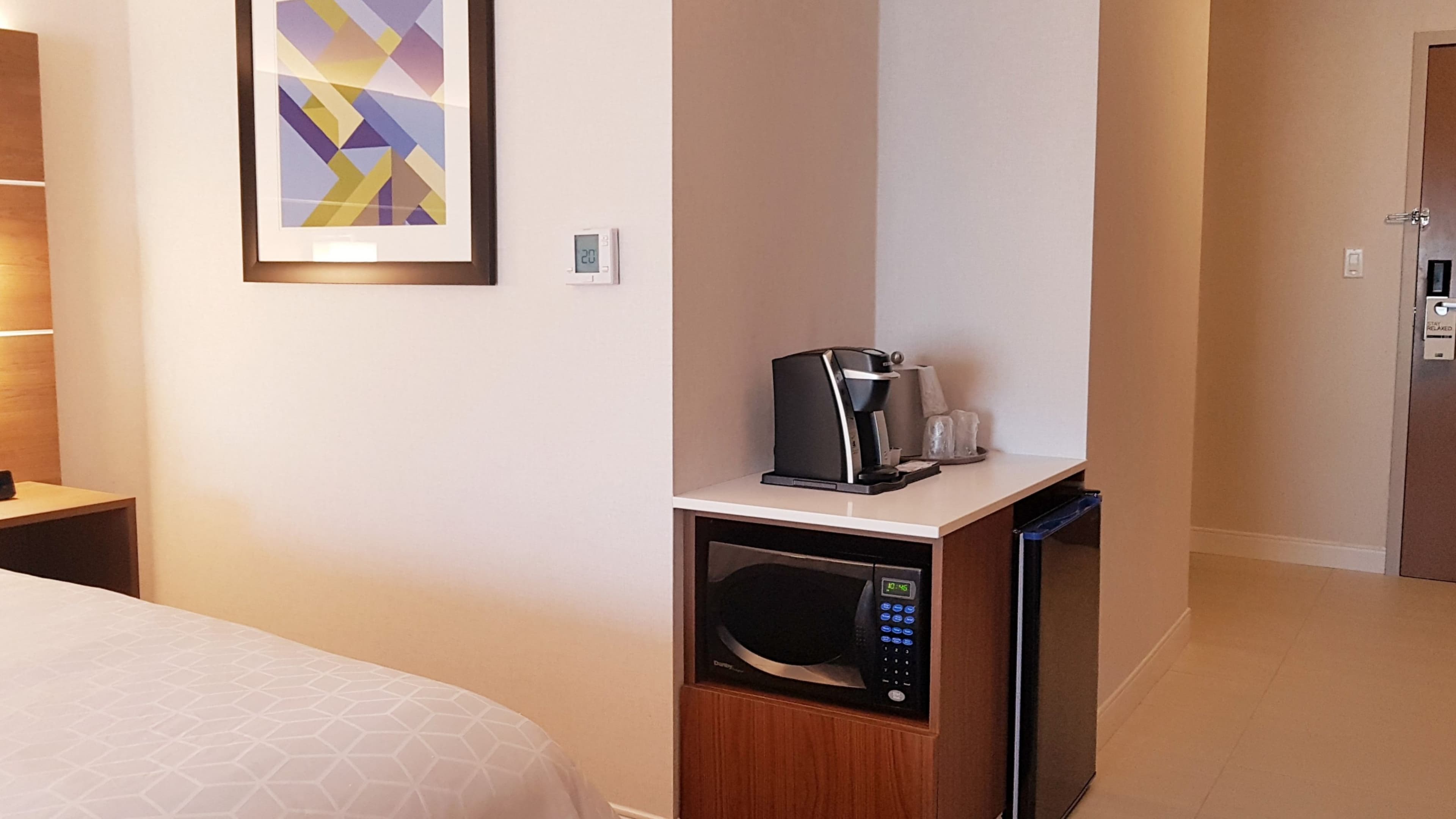 Holiday Inn Express & Suites Surrey — 18