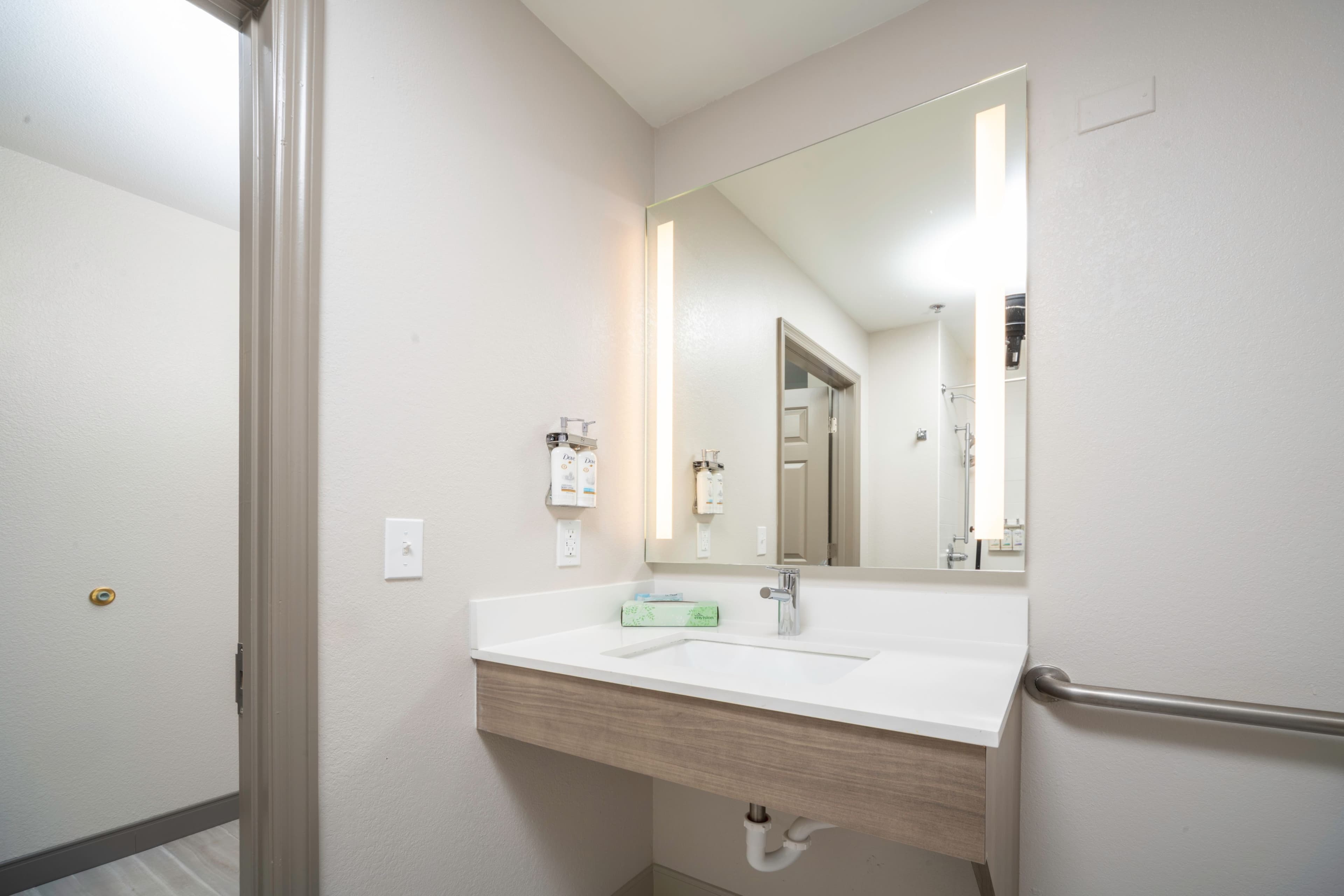 Holiday Inn Express & Suites Atlanta-Johns Creek — 27