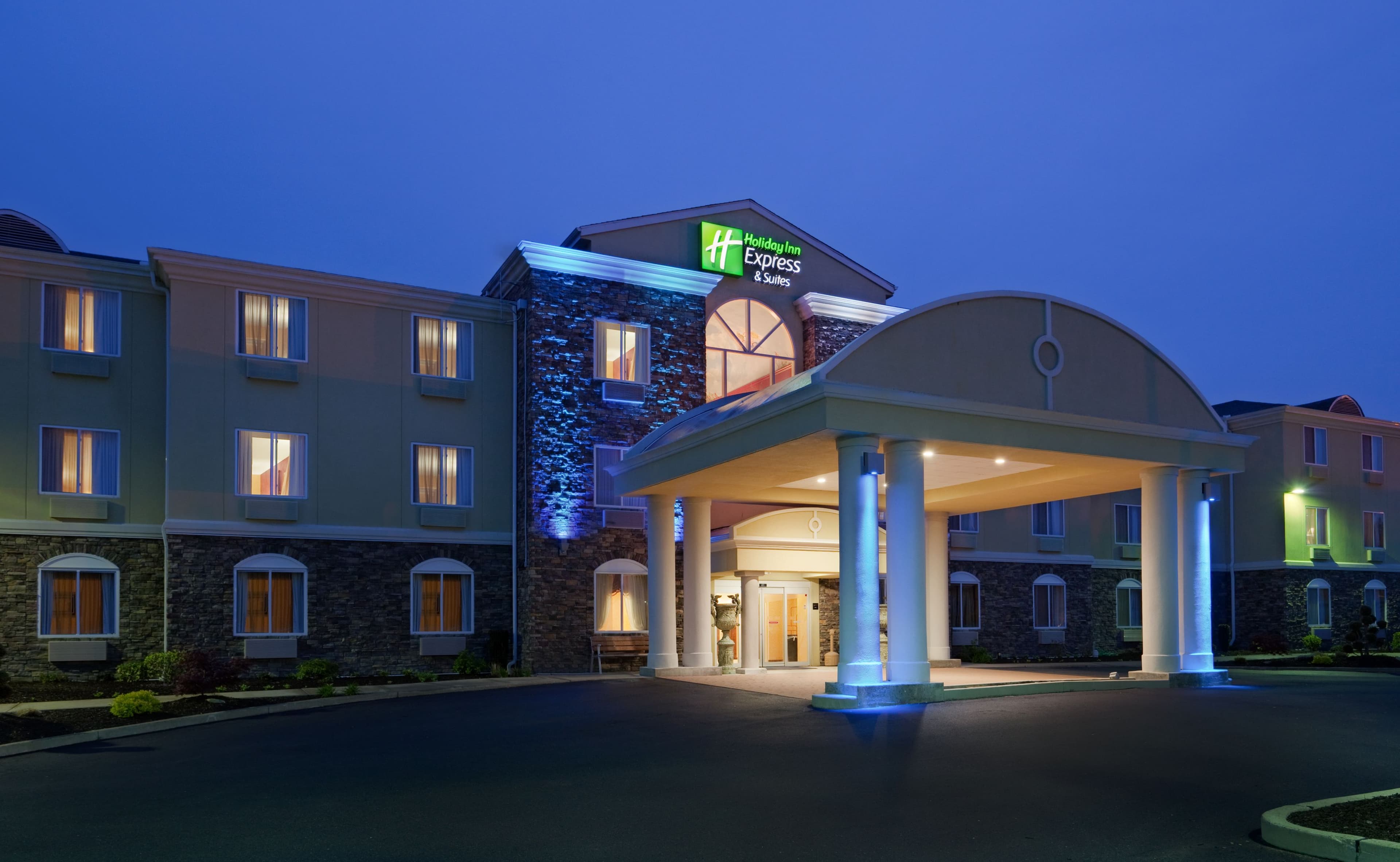 Holiday Inn Express & Suites Swansea - Image 1