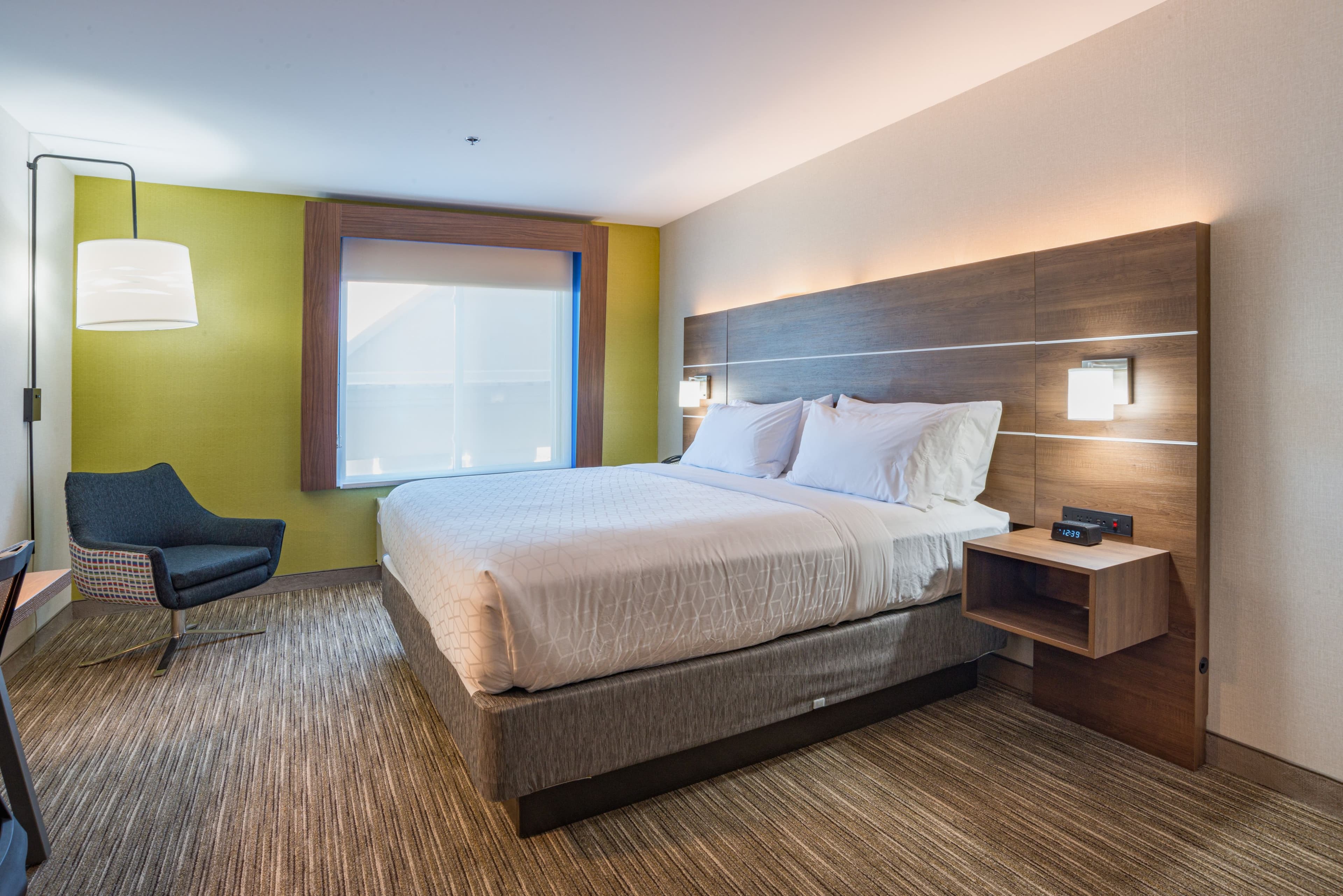 Holiday Inn Express & Suites Swansea - Image 3