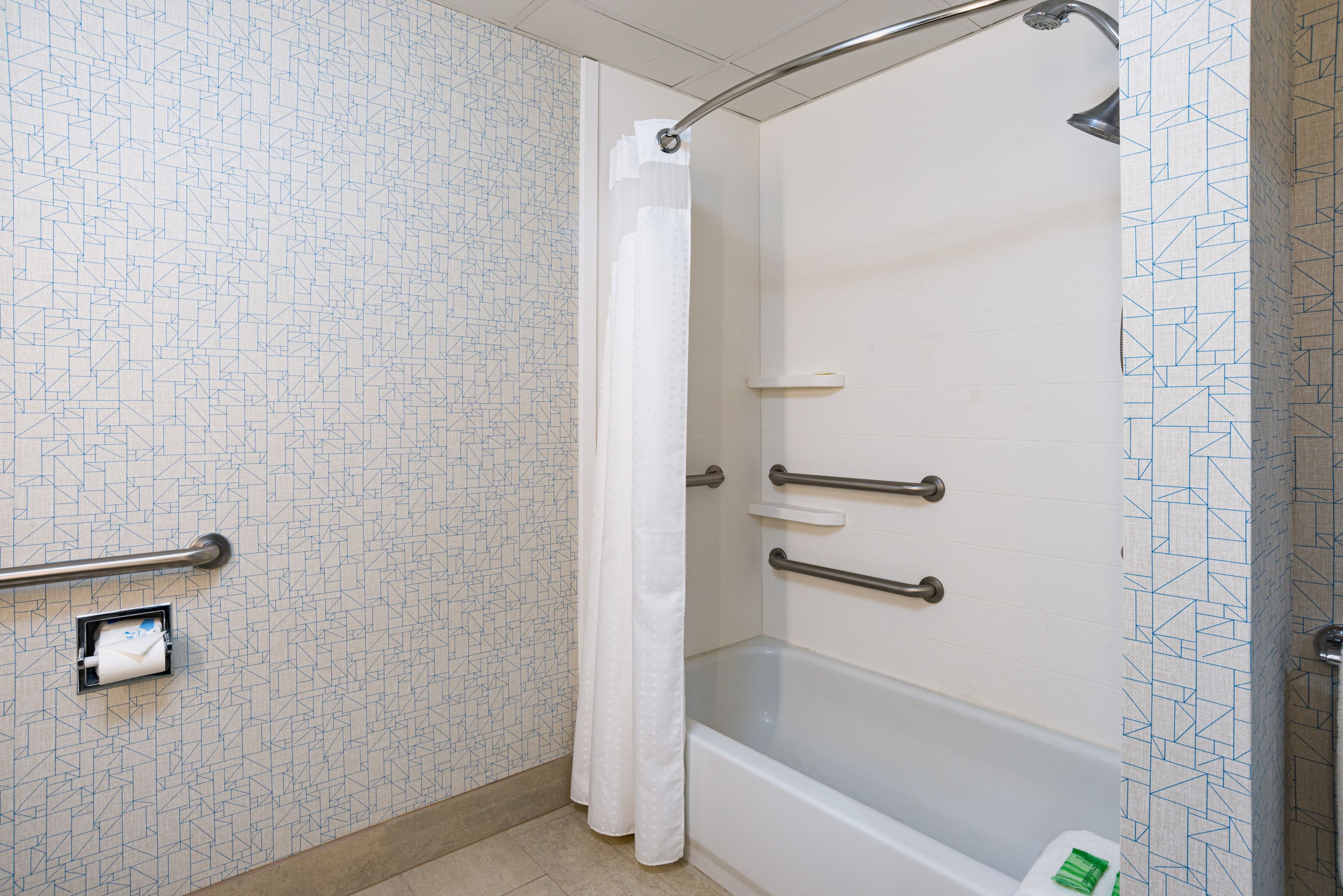 Holiday Inn Express & Suites Swansea — 7
