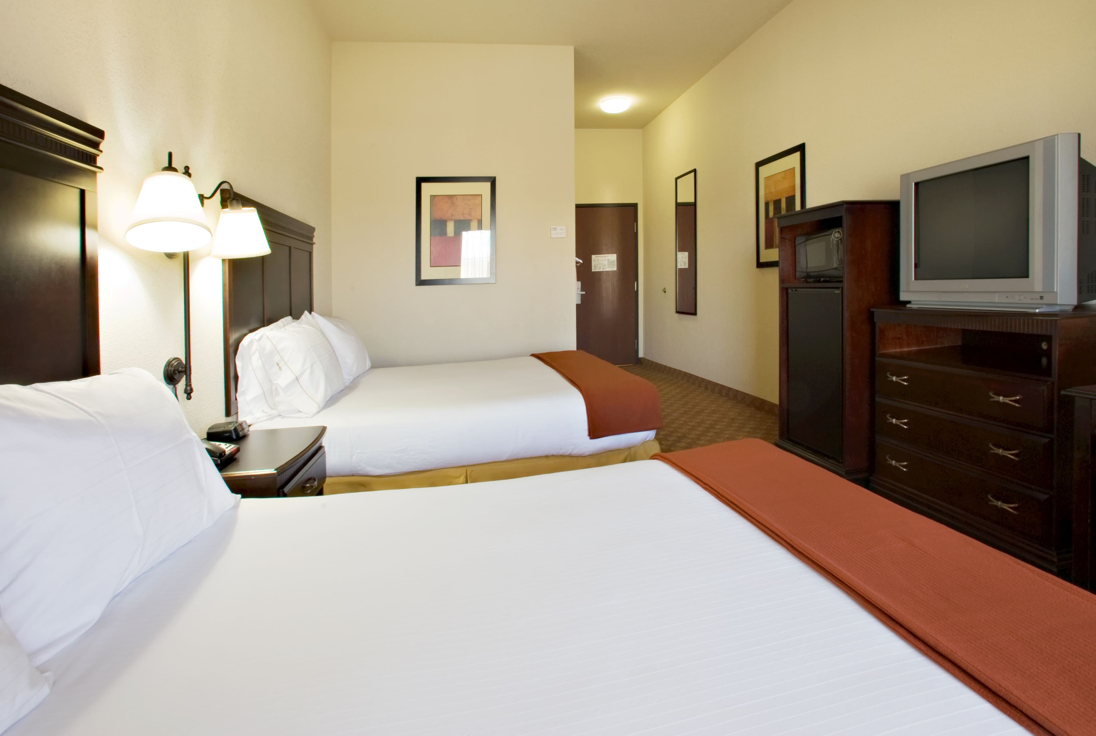 Holiday Inn Express & Suites Sweetwater — 9