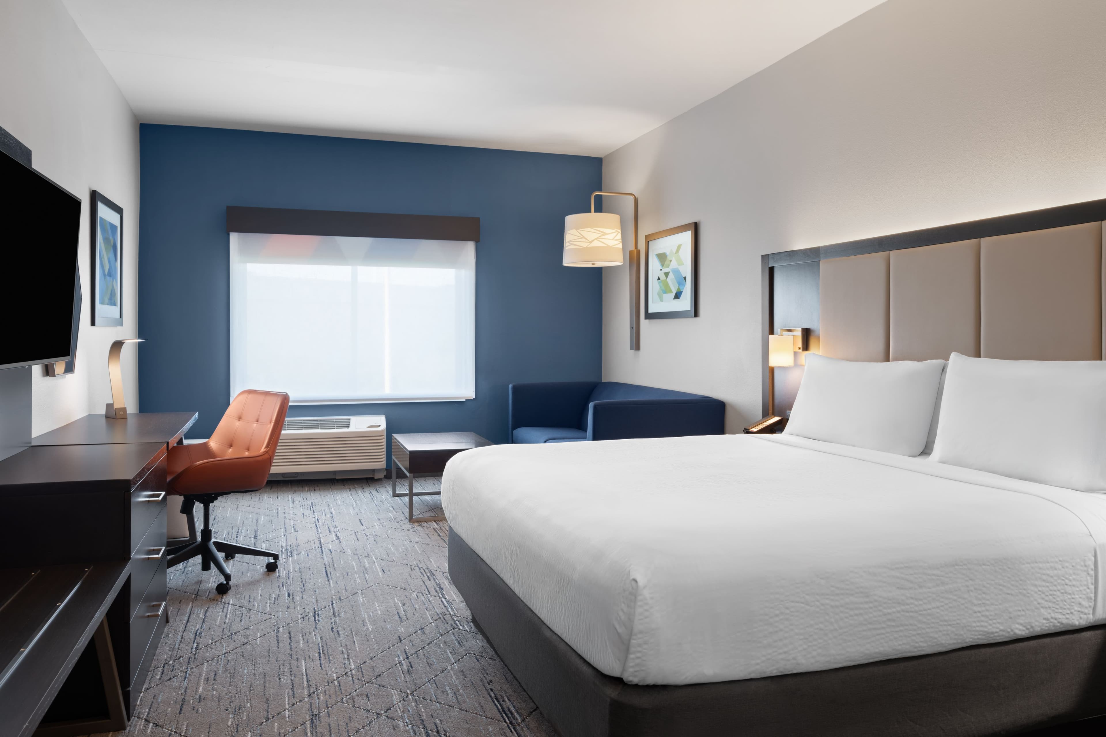 Holiday Inn Express & Suites Tampa East - Ybor City — 12