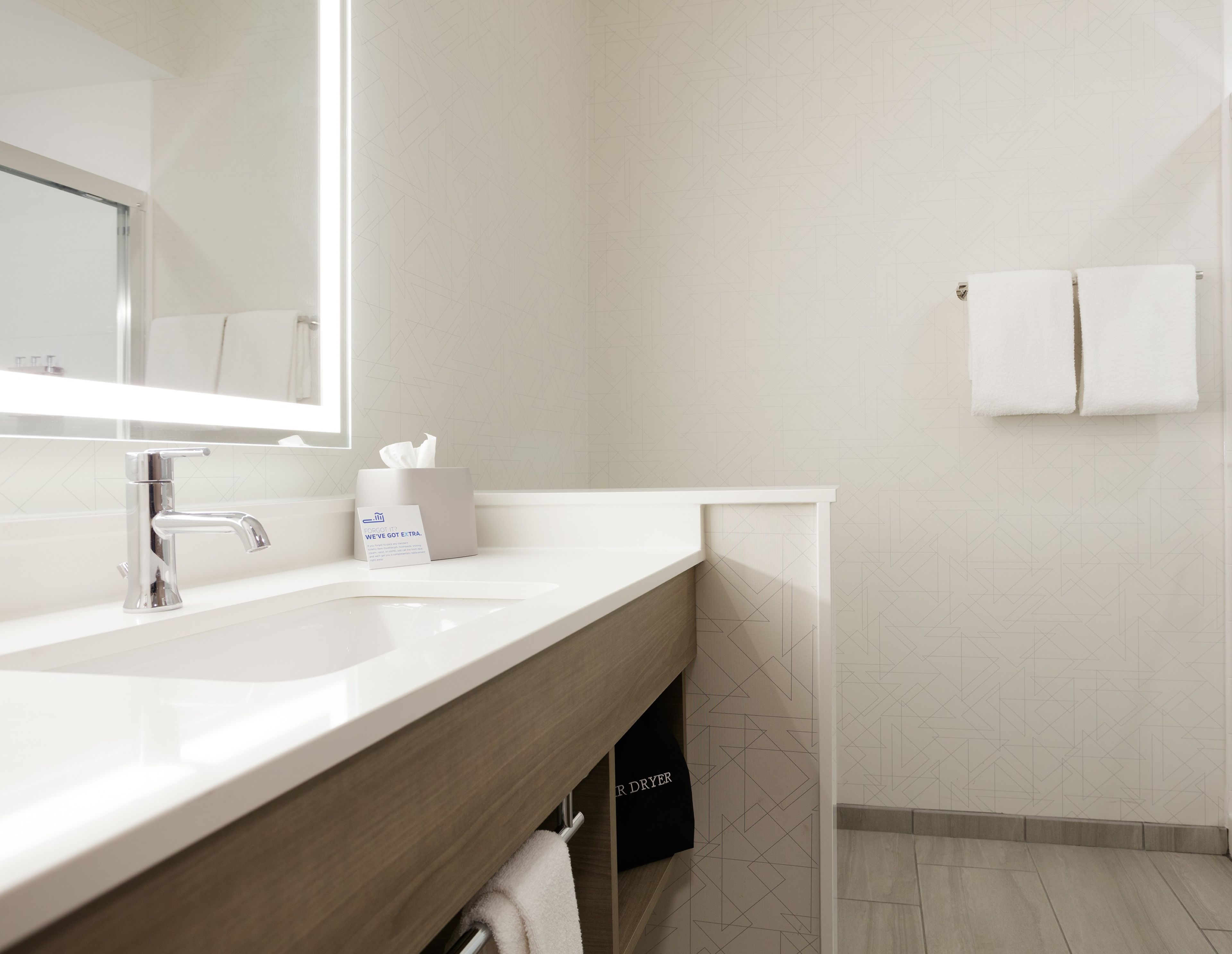Holiday Inn Express & Suites Tampa Stadium - Airport Area — 5
