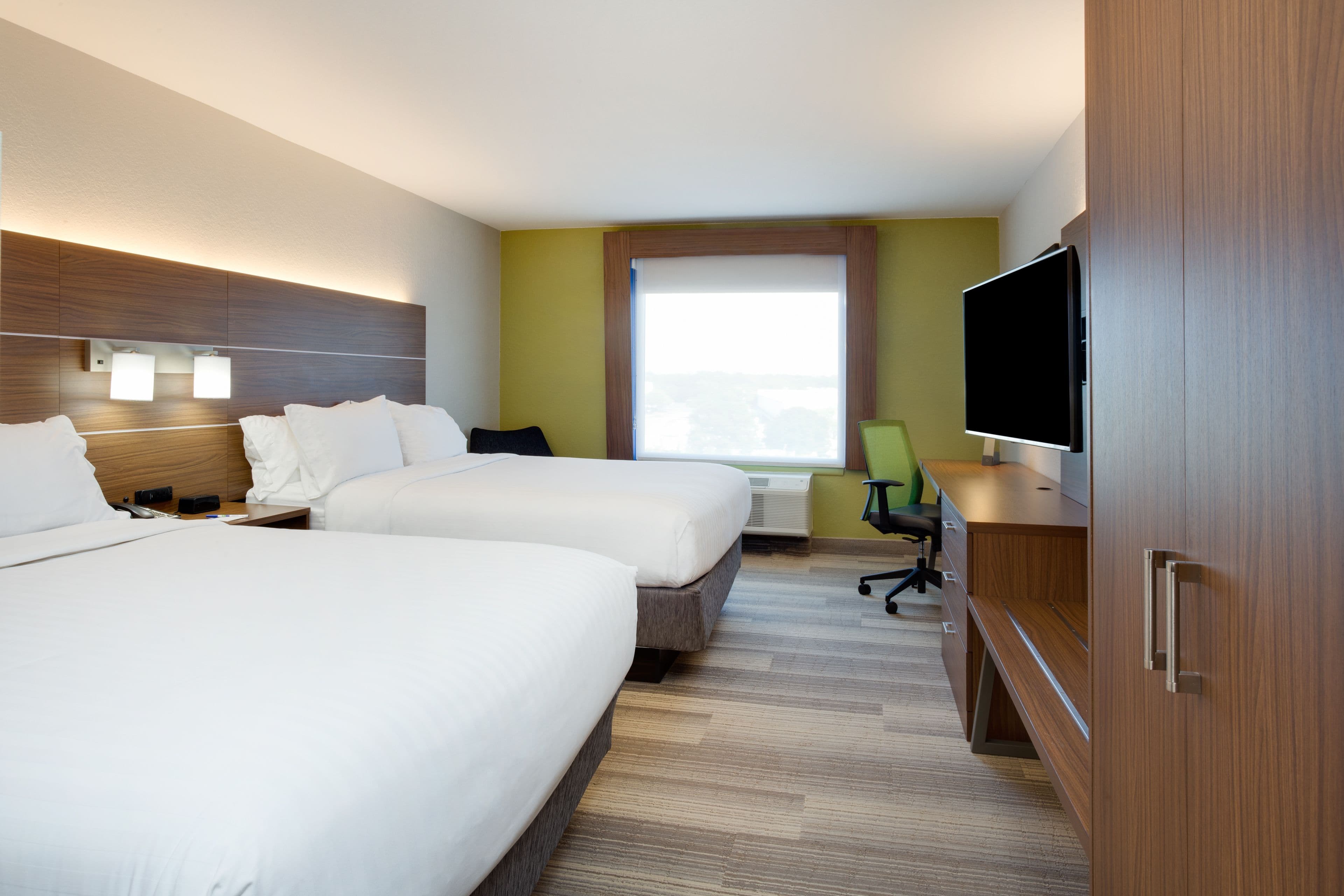Holiday Inn Express & Suites Tampa-Fairgrounds-Casino — 11