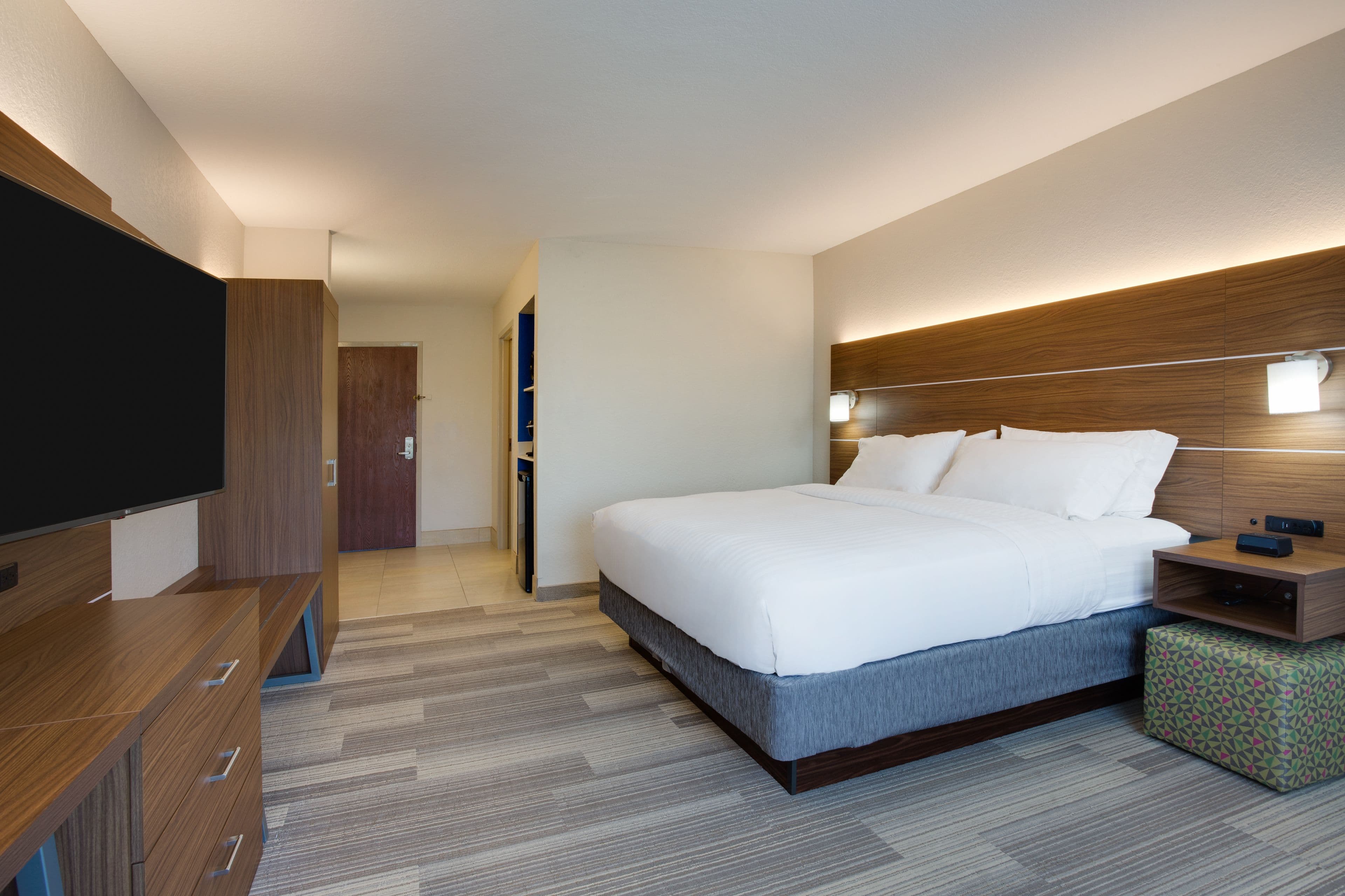 Holiday Inn Express & Suites Tampa-Fairgrounds-Casino — 5