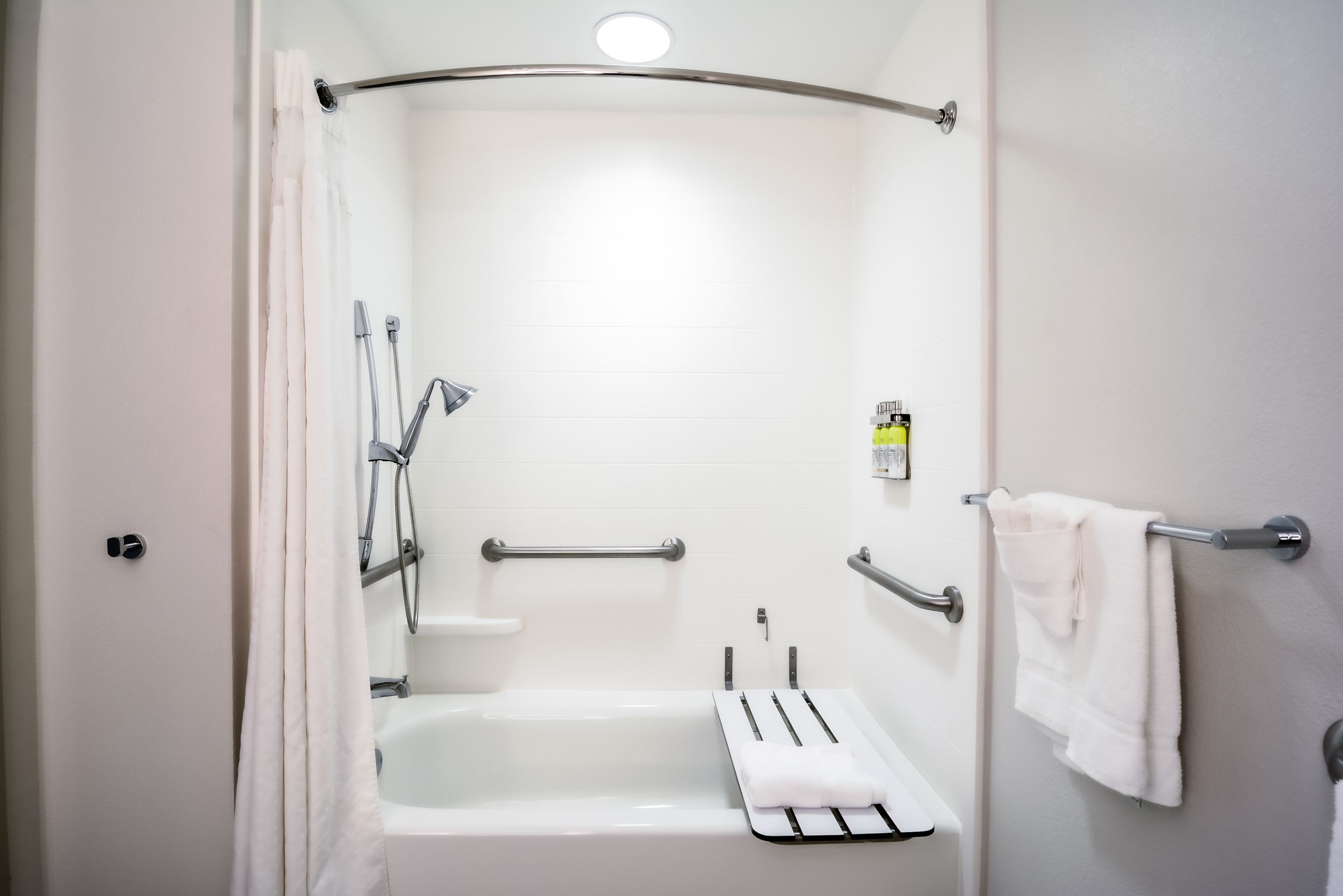 Holiday Inn Express & Suites Tampa -USF-Busch Gardens — 25