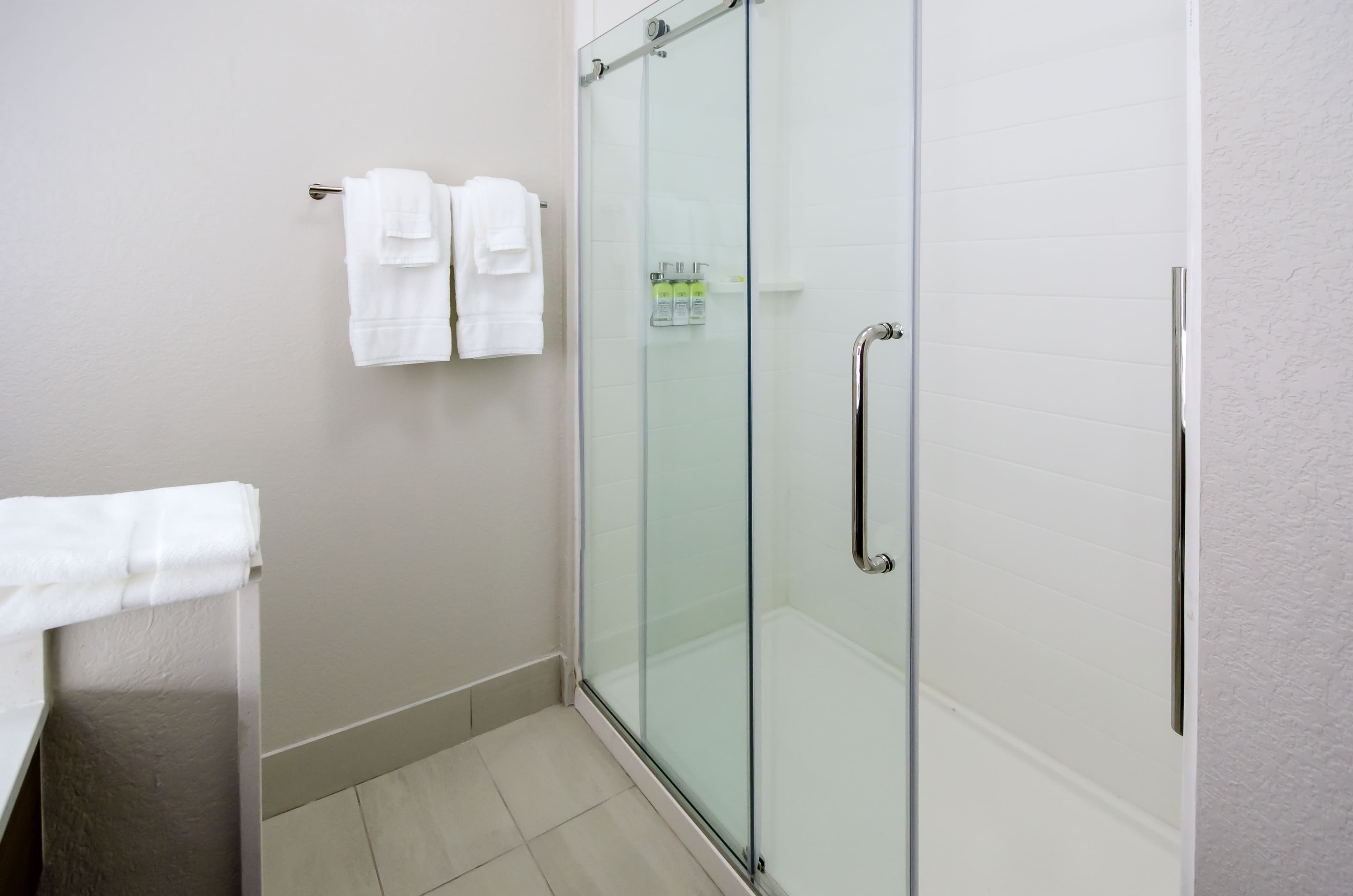 Holiday Inn Express & Suites Taylor — 6