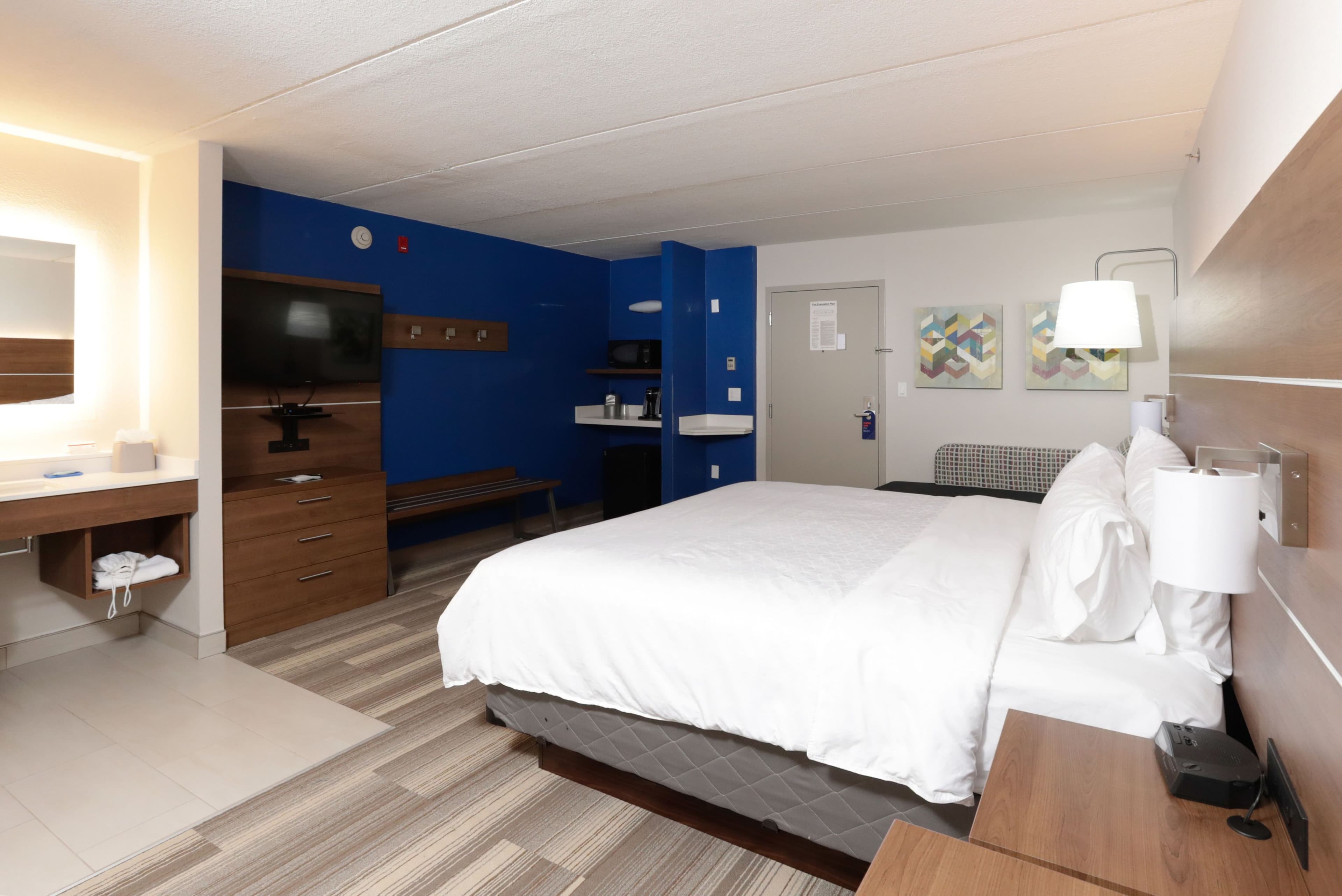 Holiday Inn Express & Suites Tempe - Image 4