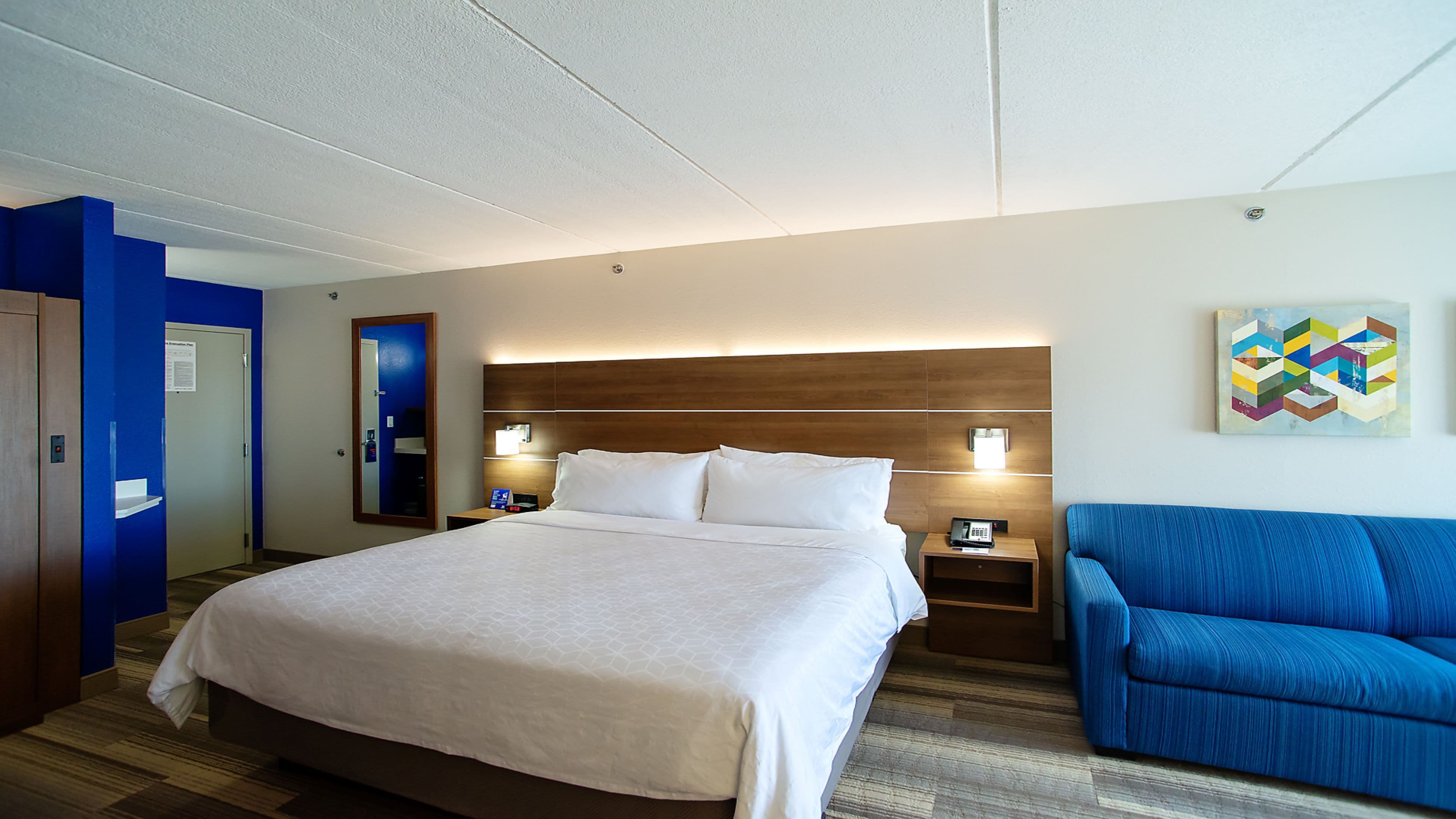 Holiday Inn Express & Suites Tempe - Image 5