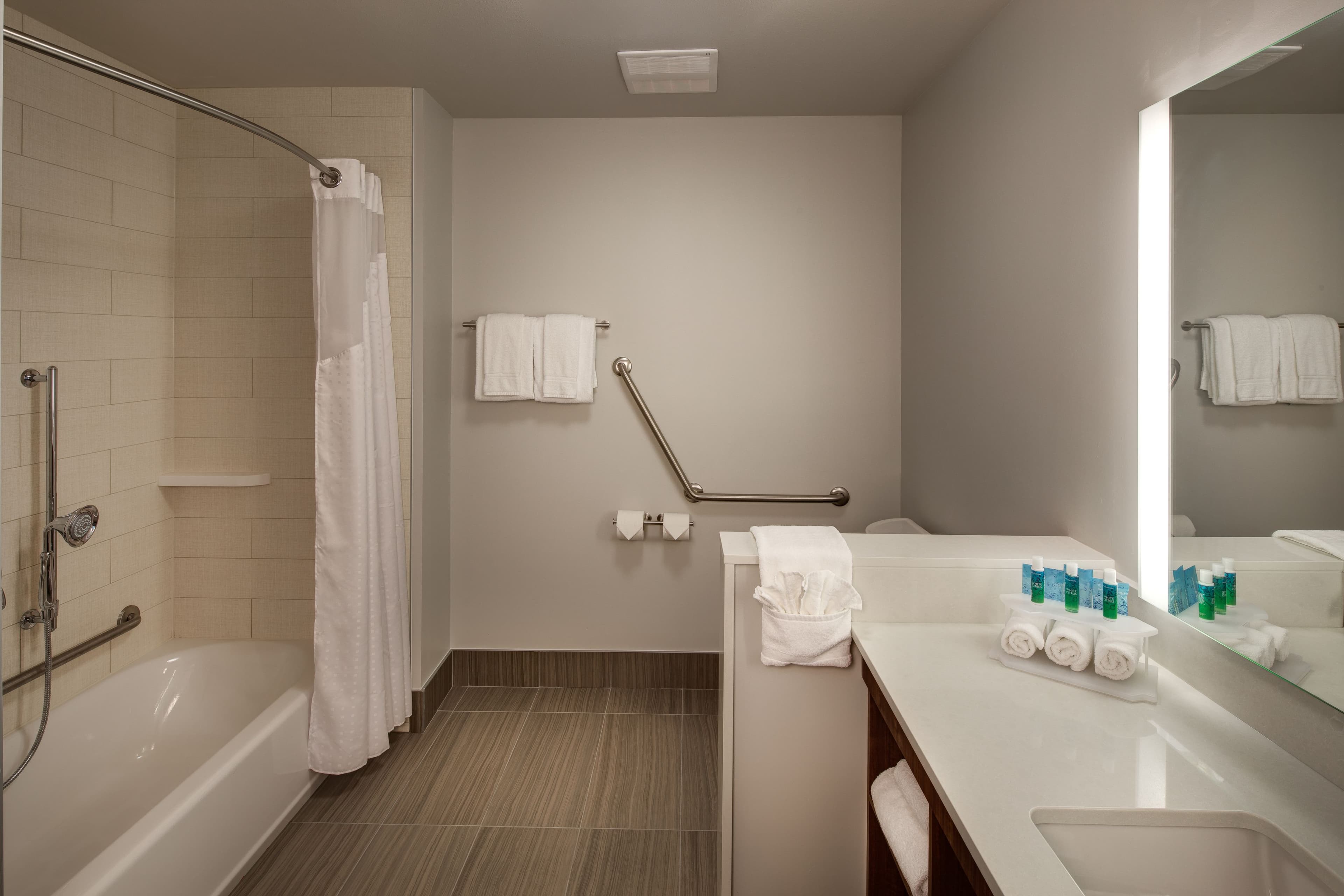 Holiday Inn Express & Suites Terrace — 7