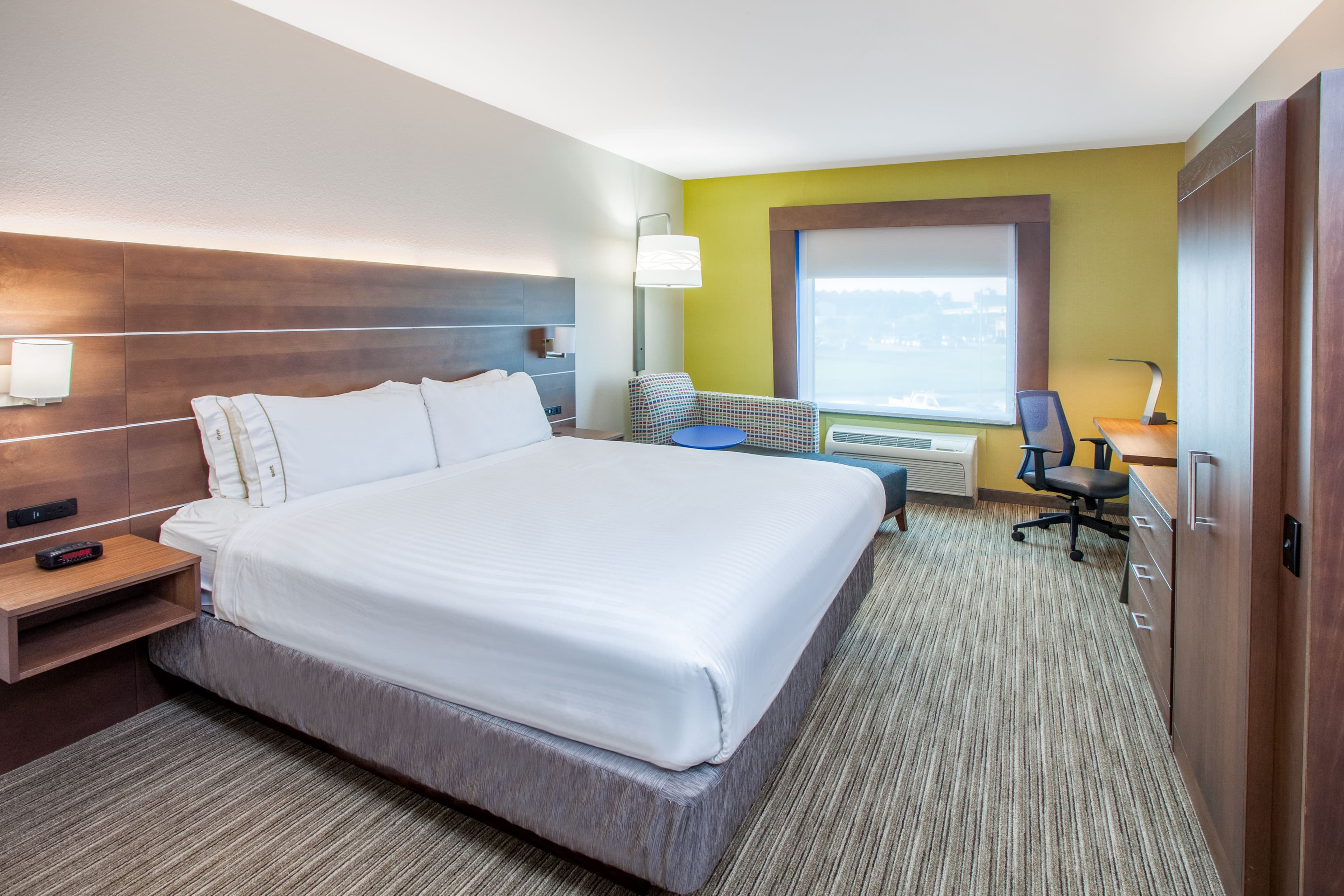 Holiday Inn Express & Suites Texarkana — 8