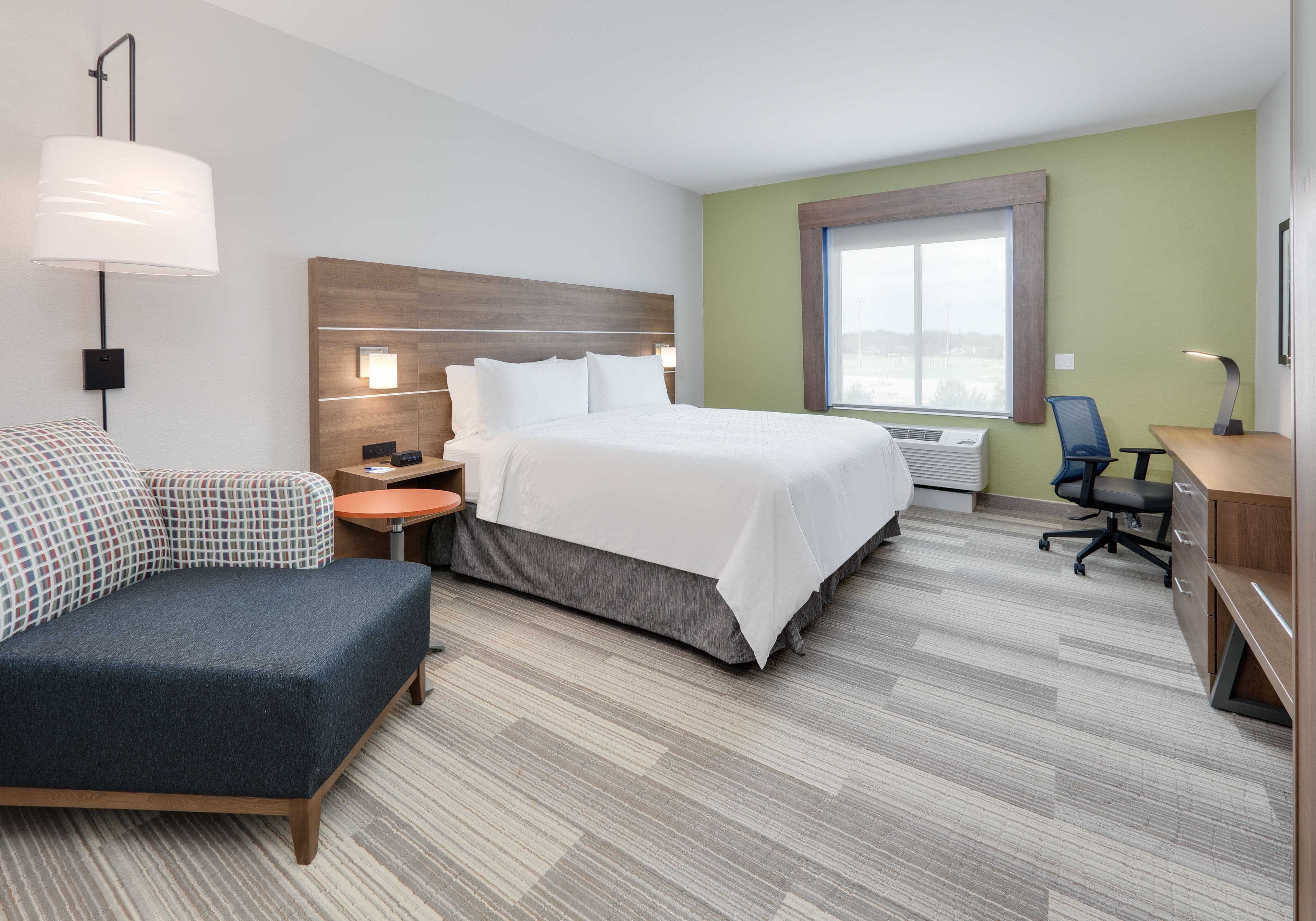 Holiday Inn Express & Suites Plano - The Colony — 14