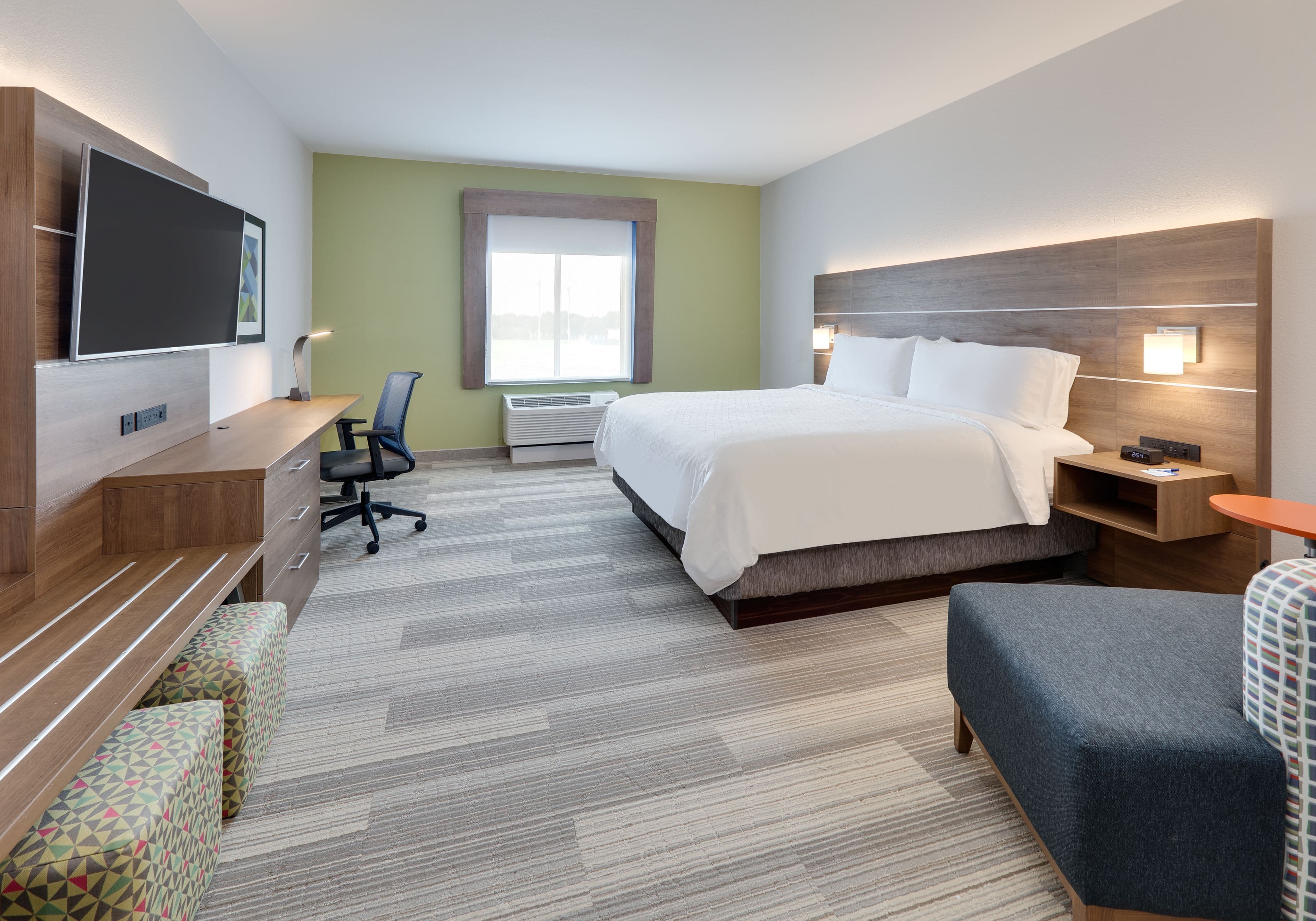Holiday Inn Express & Suites Plano - The Colony — 13