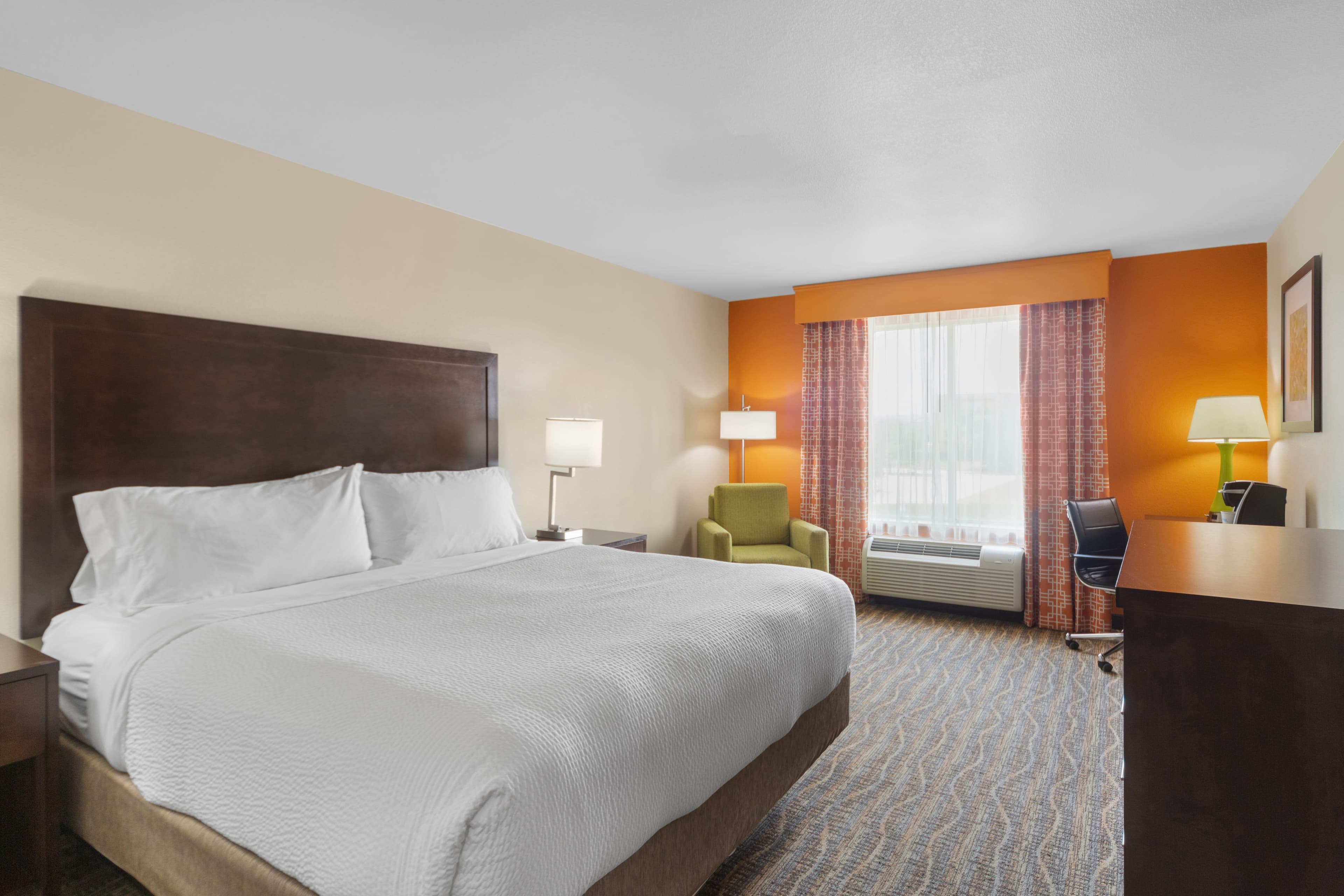 Holiday Inn Express & Suites Houston NW - Tomball Area — 9