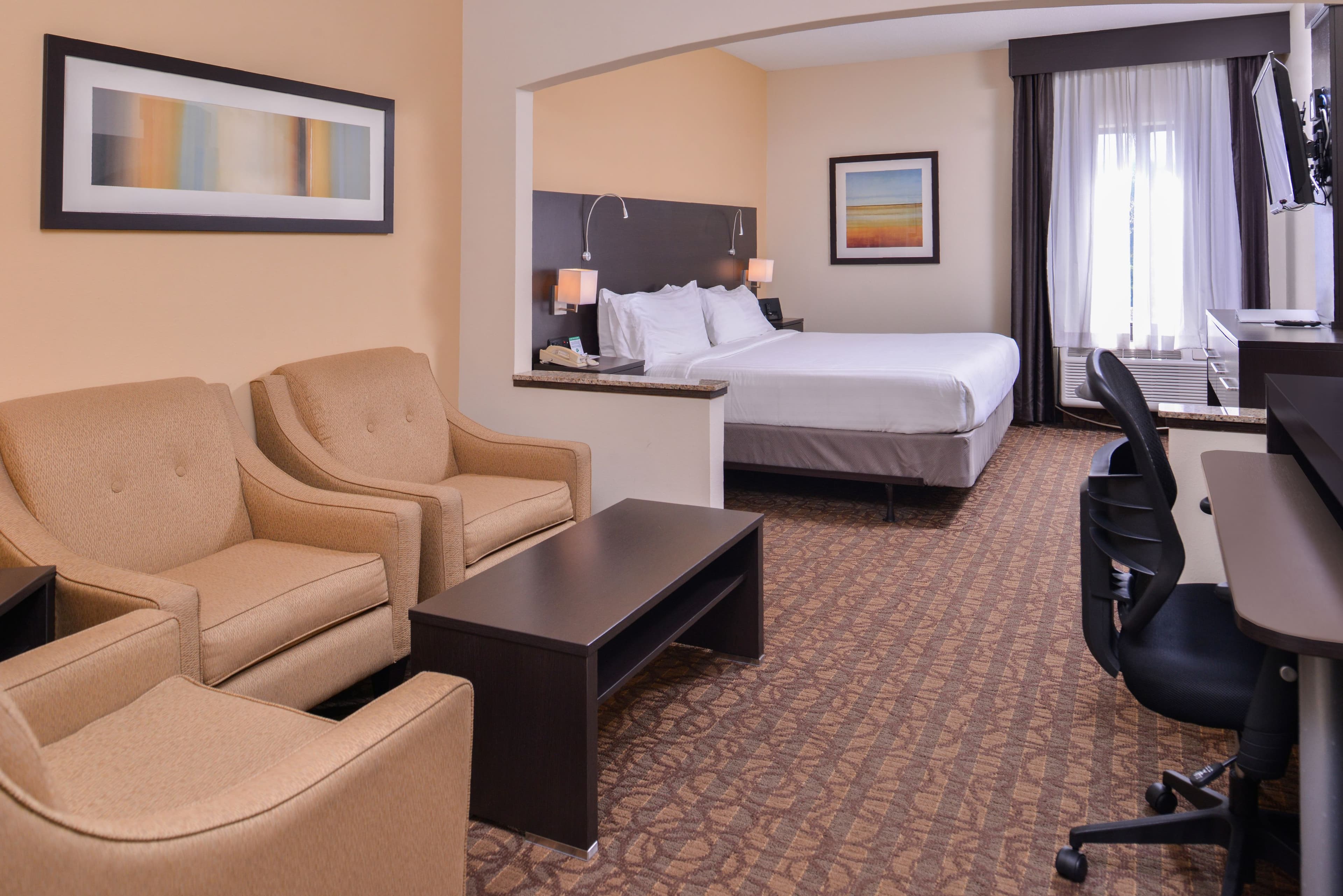 Holiday Inn Express & Suites Topeka West I-70 Wanamaker — 8