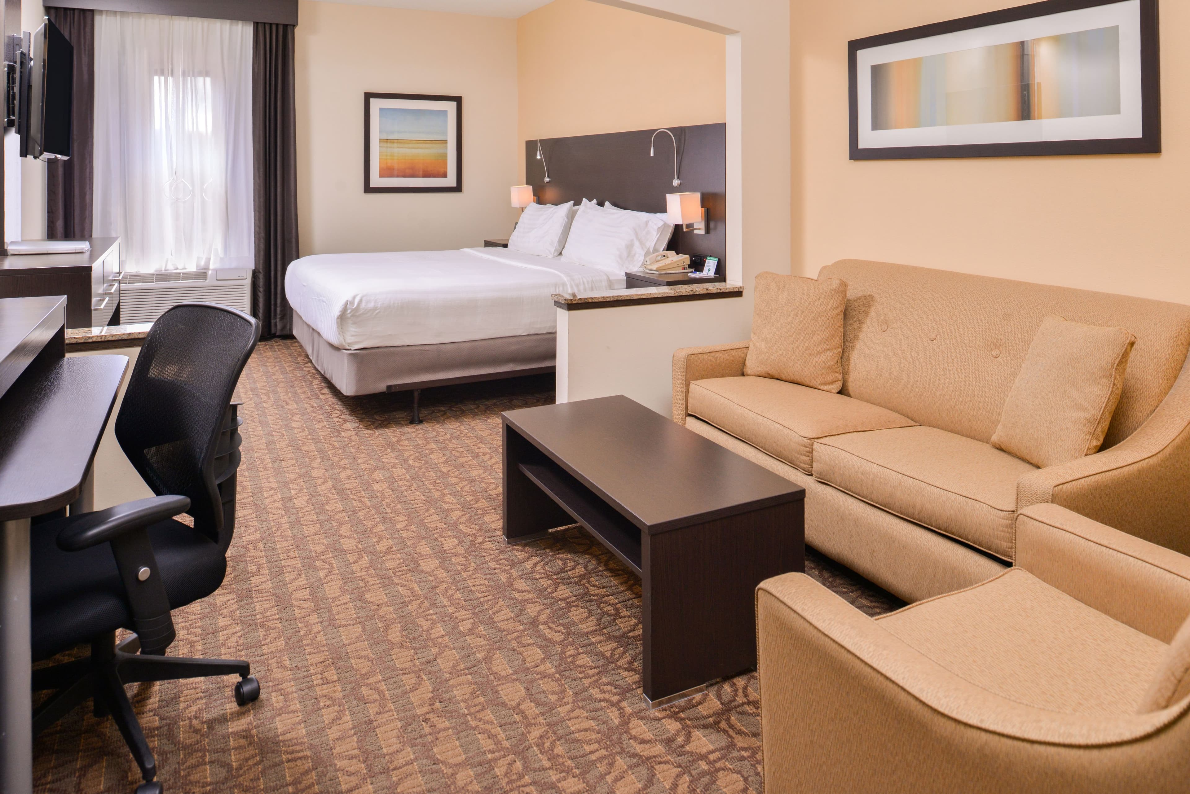 Holiday Inn Express & Suites Topeka West I-70 Wanamaker — 6