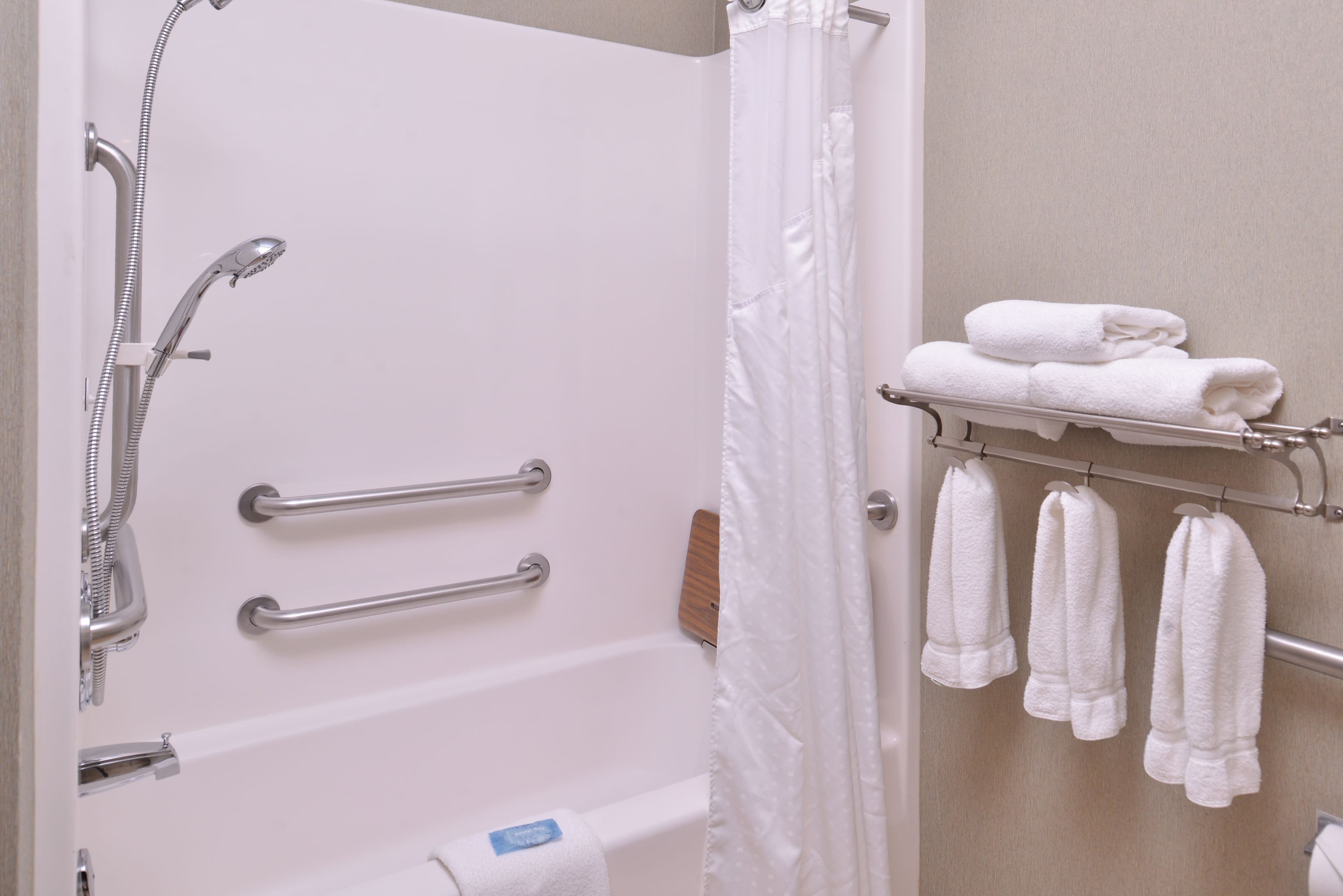 Holiday Inn Express & Suites Topeka West I-70 Wanamaker — 23