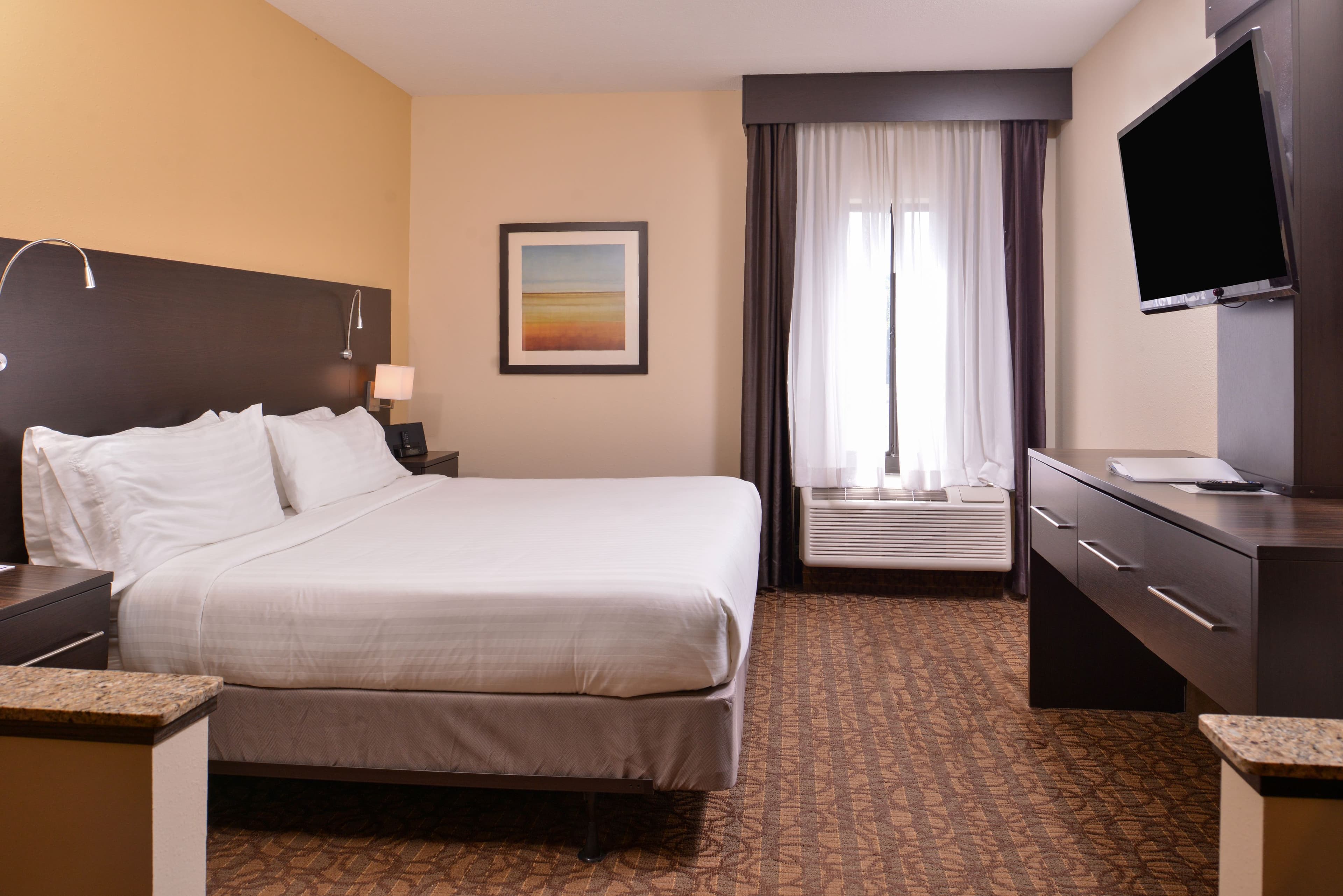 Holiday Inn Express & Suites Topeka West I-70 Wanamaker — 12
