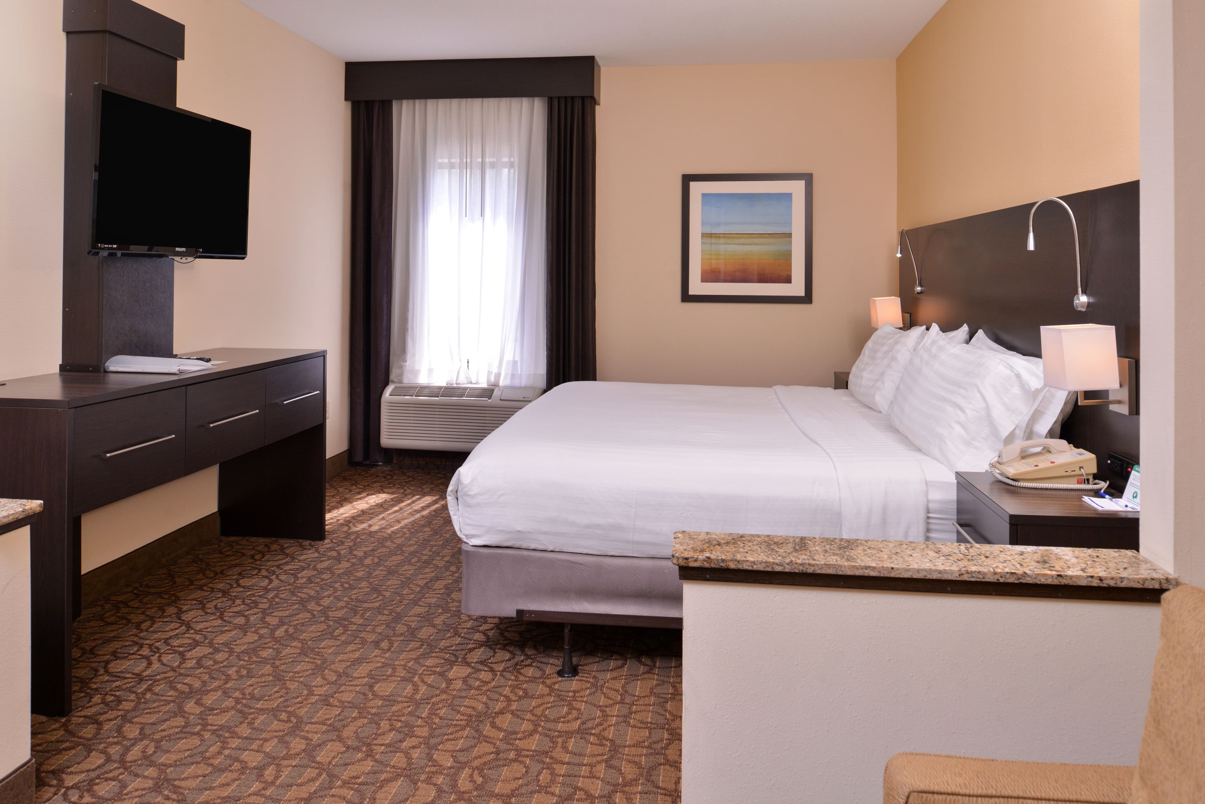 Holiday Inn Express & Suites Topeka West I-70 Wanamaker — 7