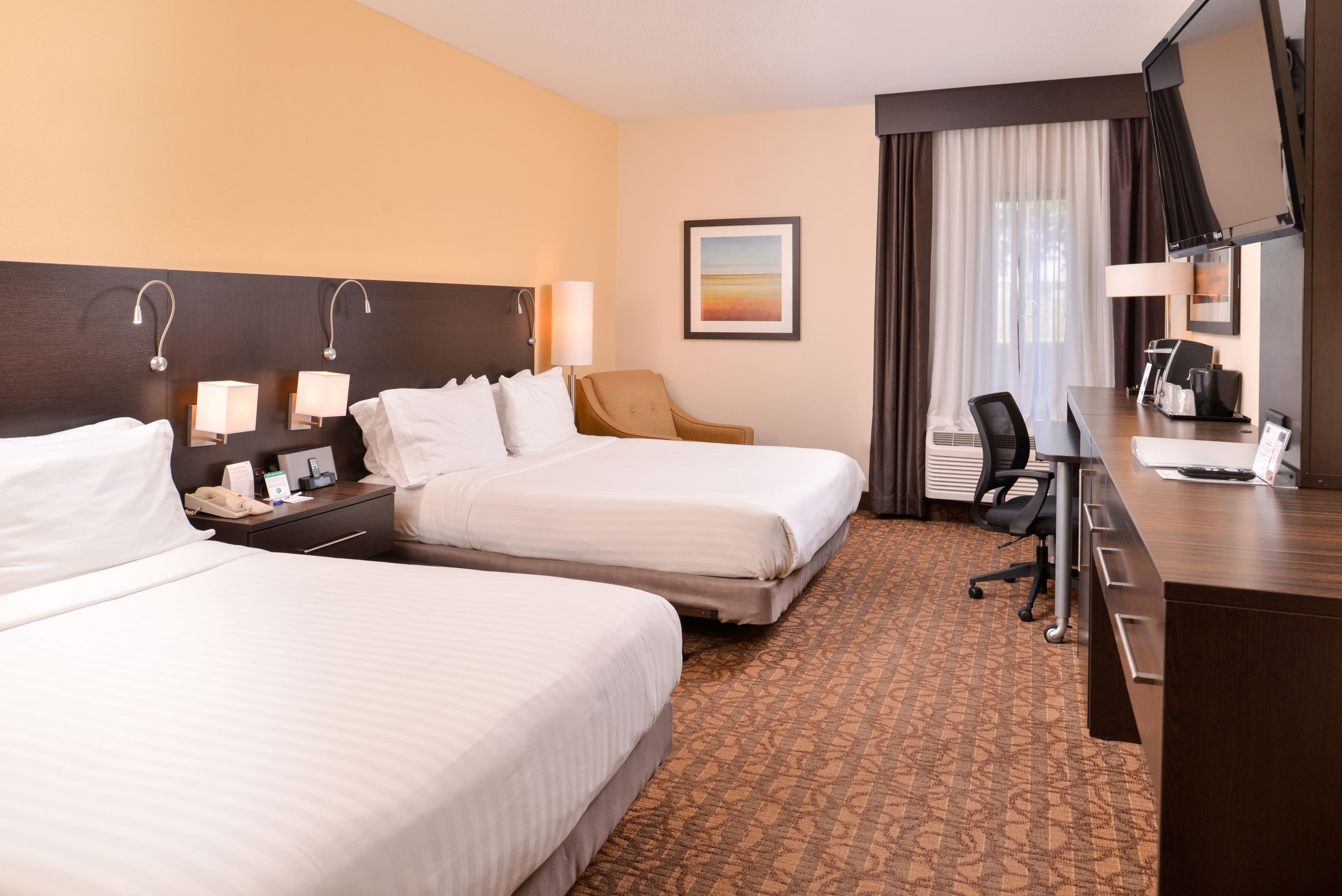 Holiday Inn Express & Suites Topeka West I-70 Wanamaker — 32
