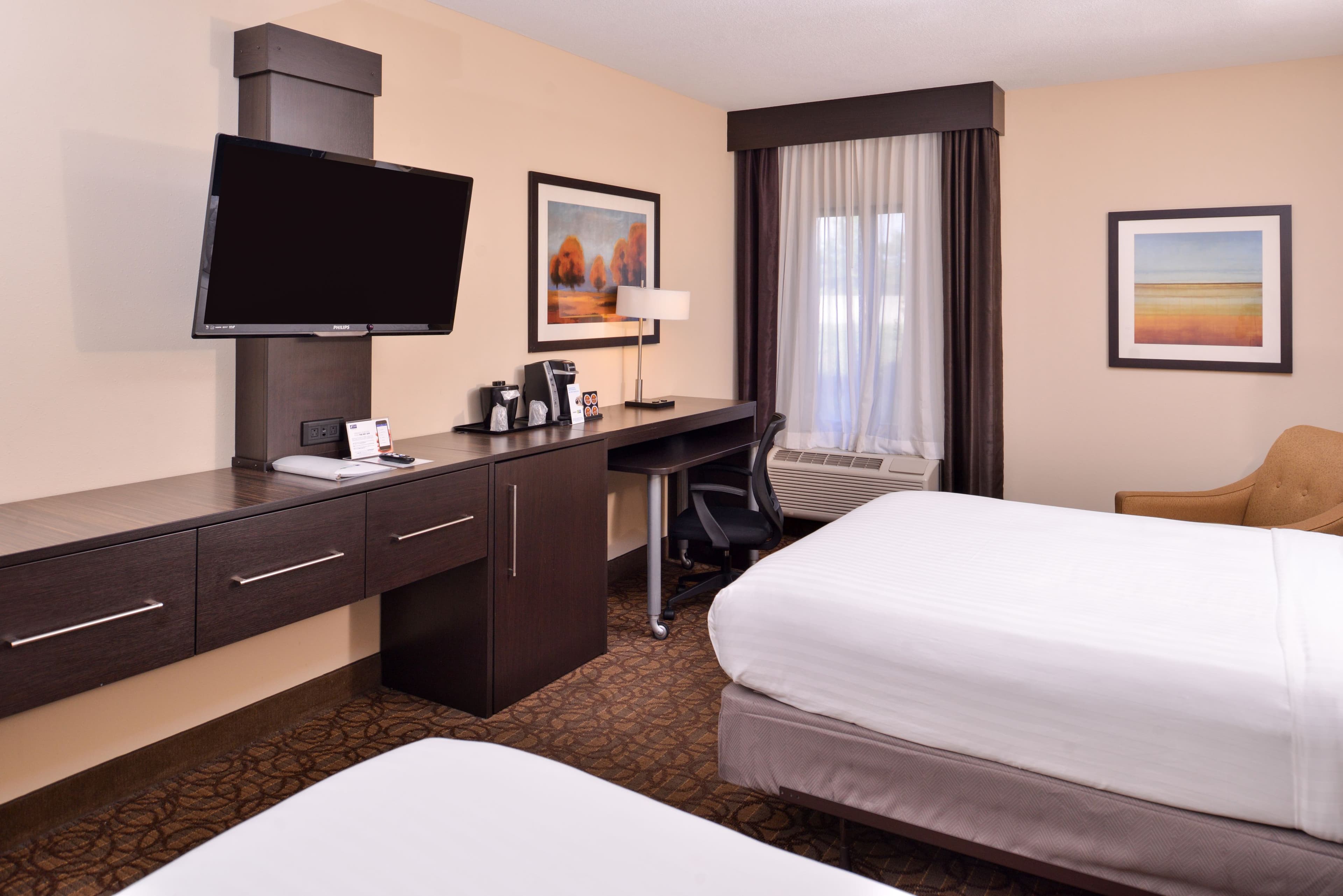 Holiday Inn Express & Suites Topeka West I-70 Wanamaker — 30