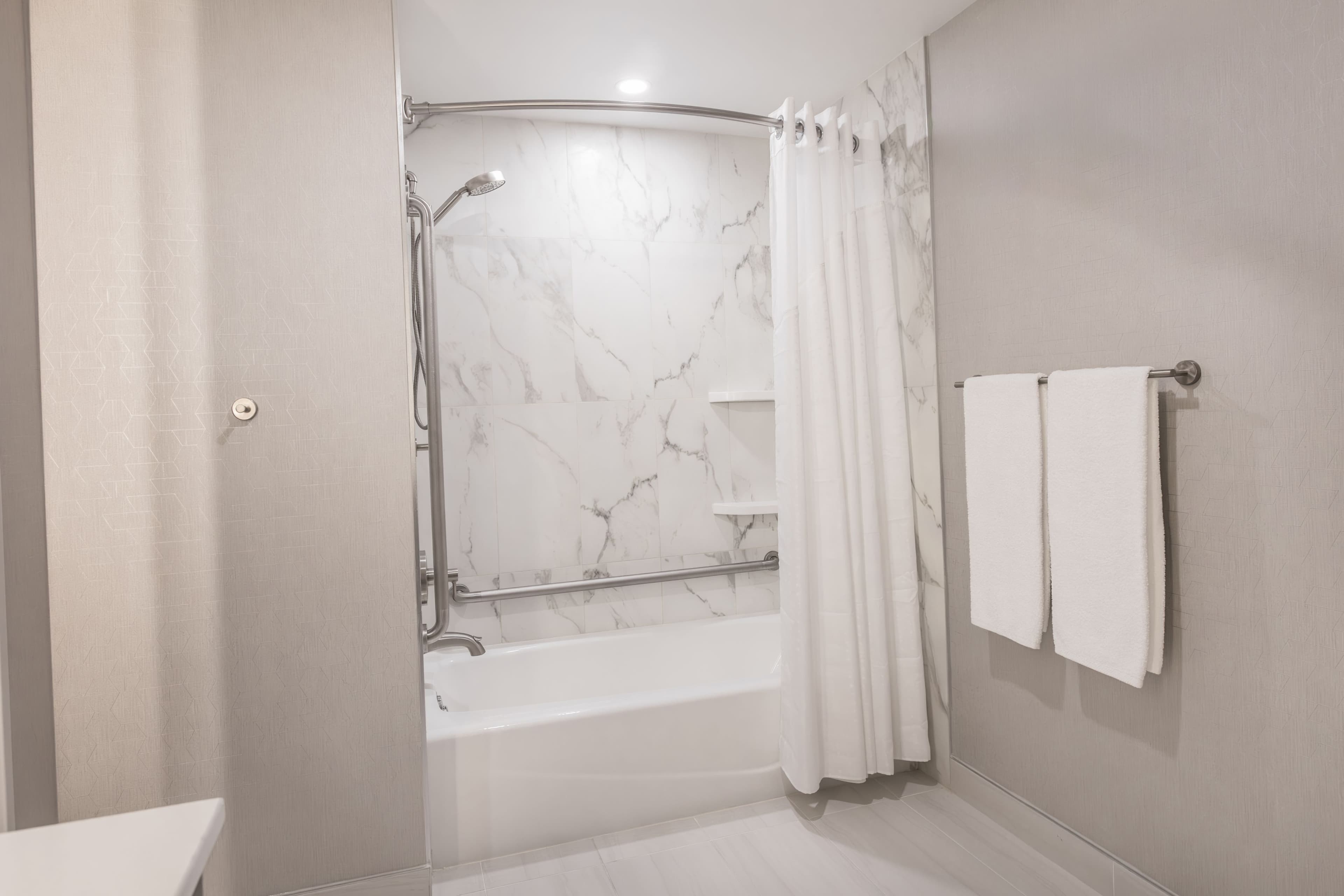 Holiday Inn Express & Suites Toronto Airport South — 73