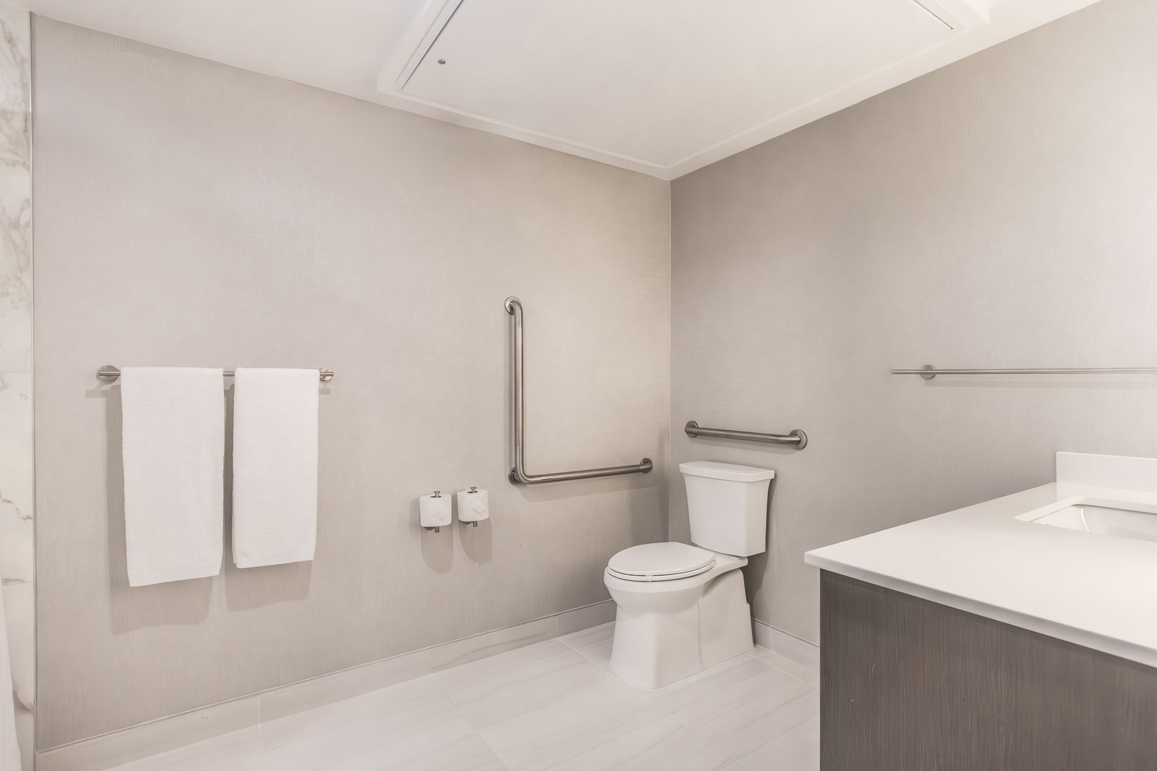 Holiday Inn Express & Suites Toronto Airport South — 37