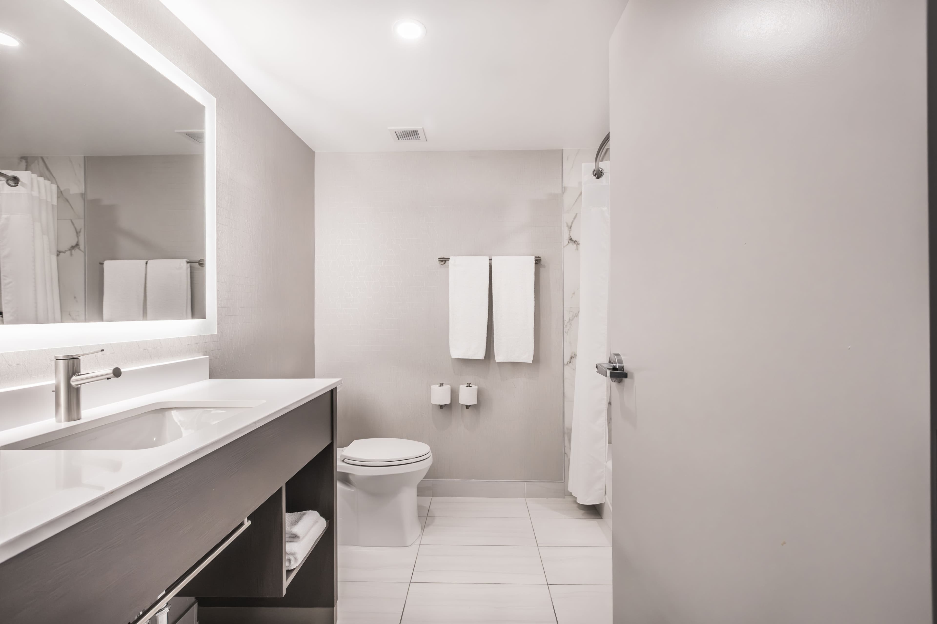 Holiday Inn Express & Suites Toronto Airport South — 66