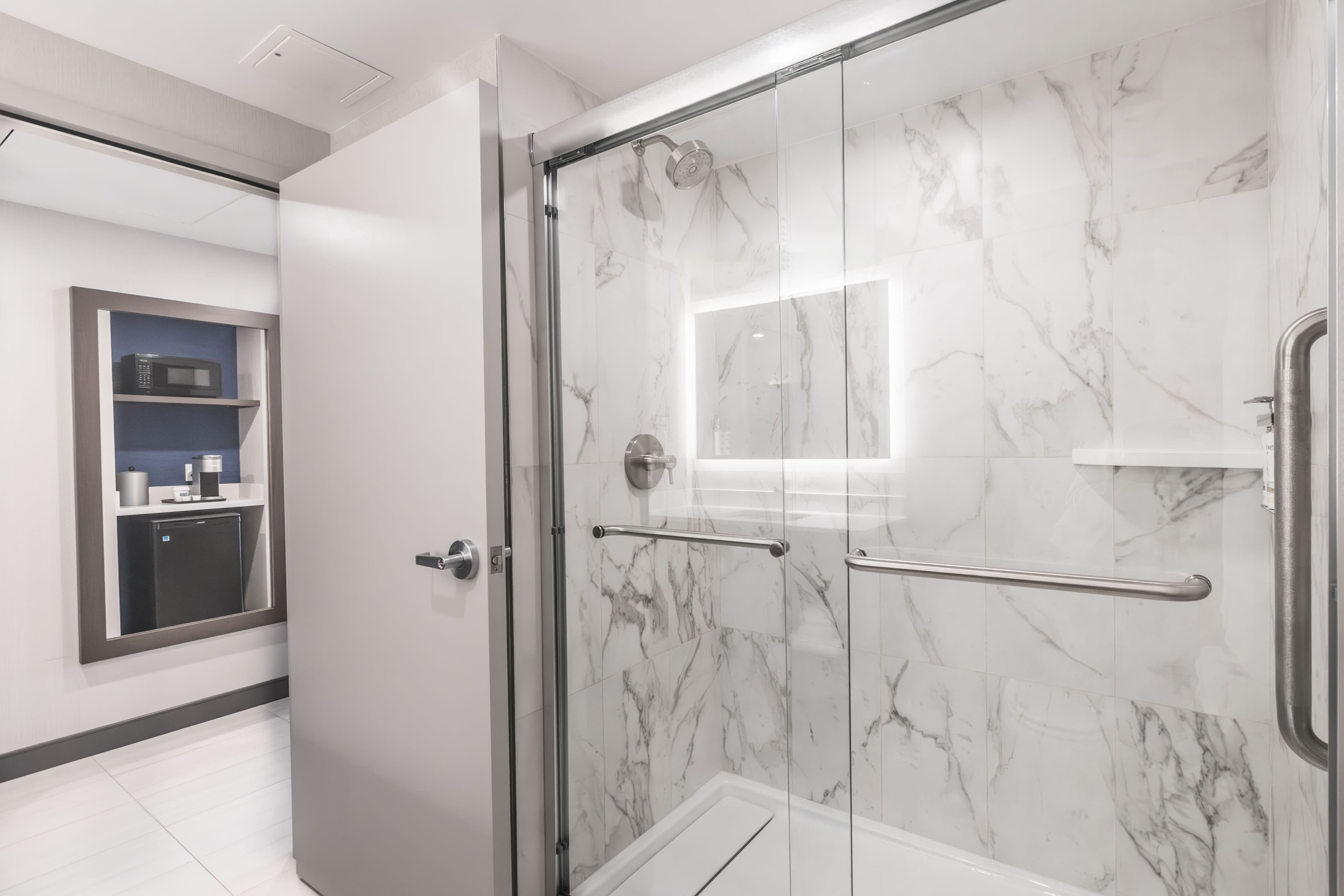 Holiday Inn Express & Suites Toronto Airport South — 6