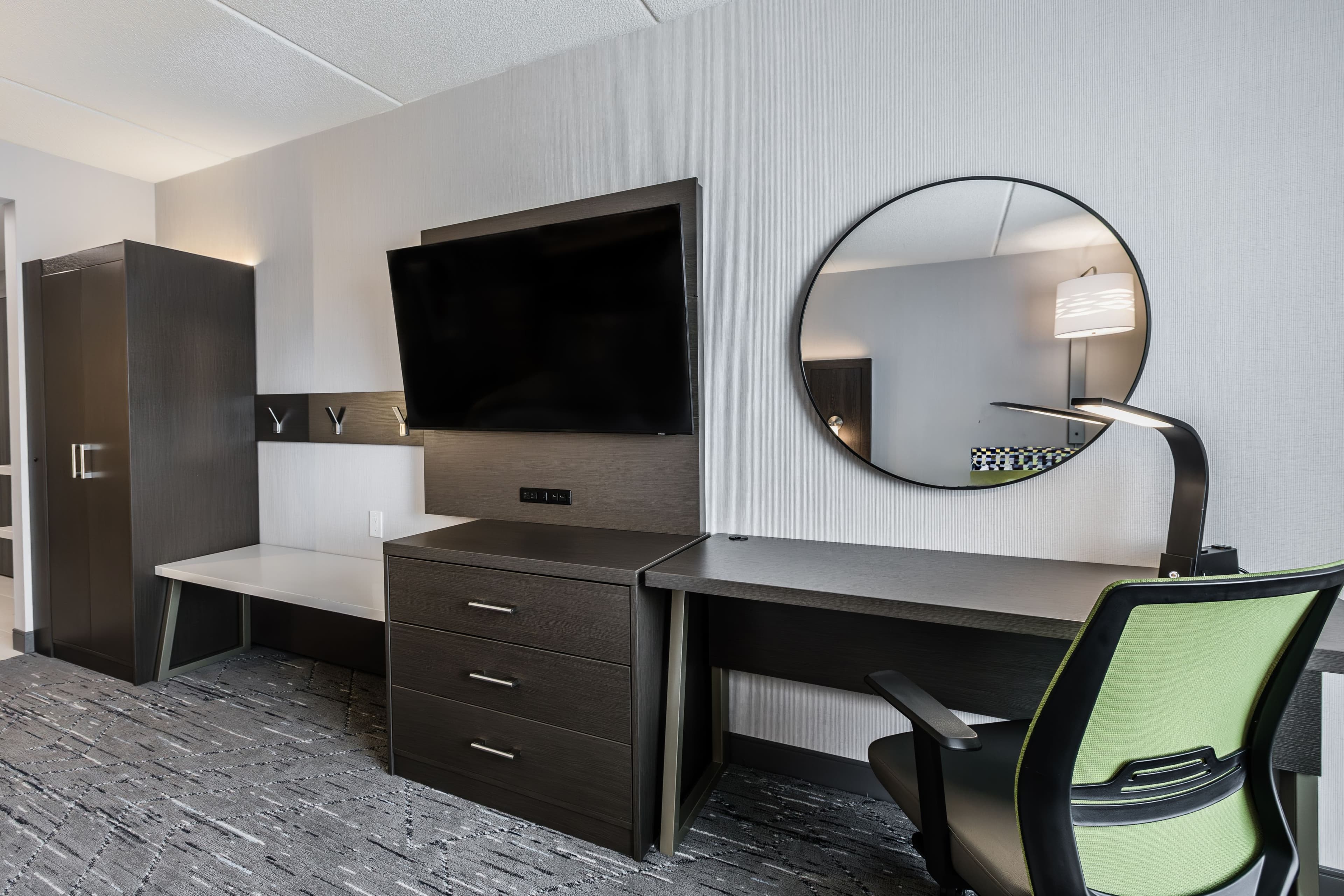 Holiday Inn Express & Suites Toronto Airport South — 38