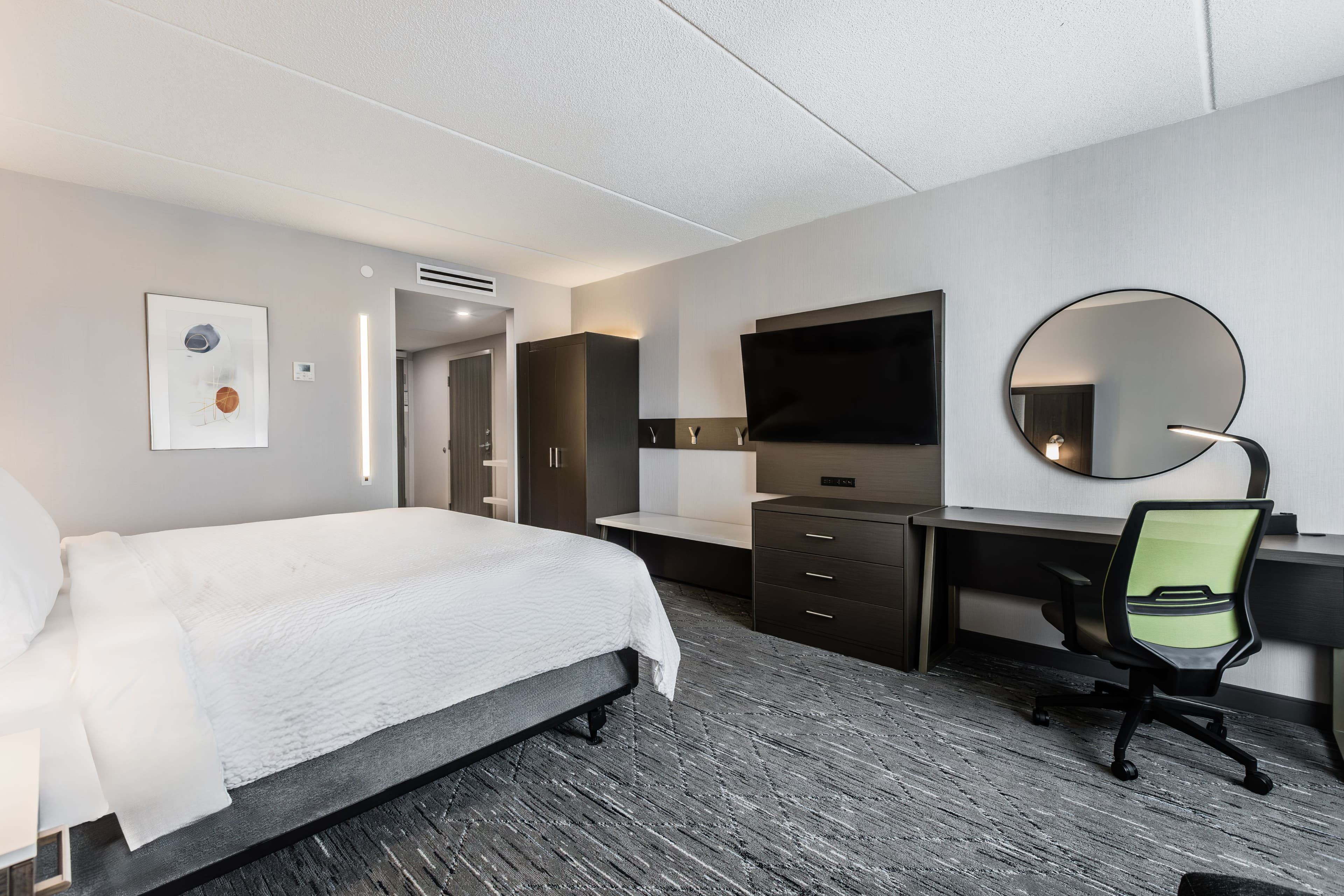 Holiday Inn Express & Suites Toronto Airport South — 33
