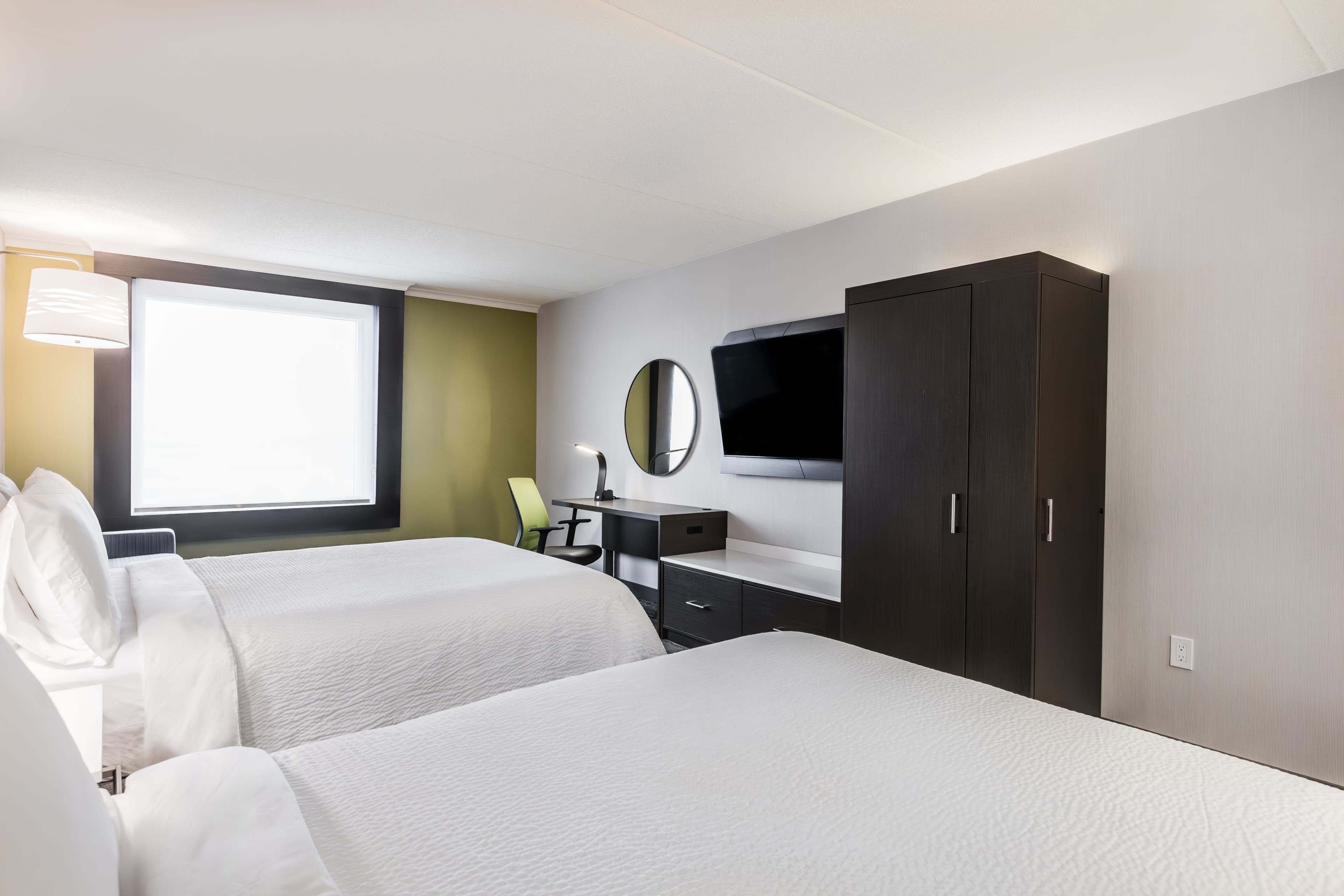 Holiday Inn Express & Suites Toronto Airport South — 91