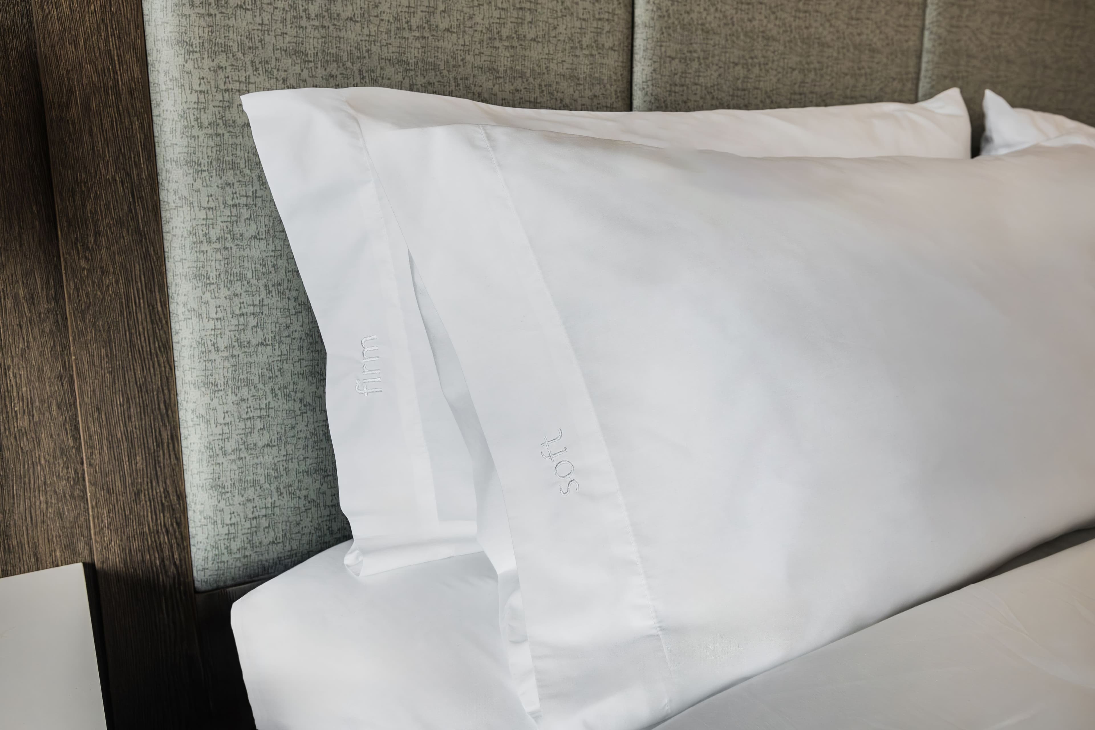 Holiday Inn Express & Suites Toronto Airport South — 16