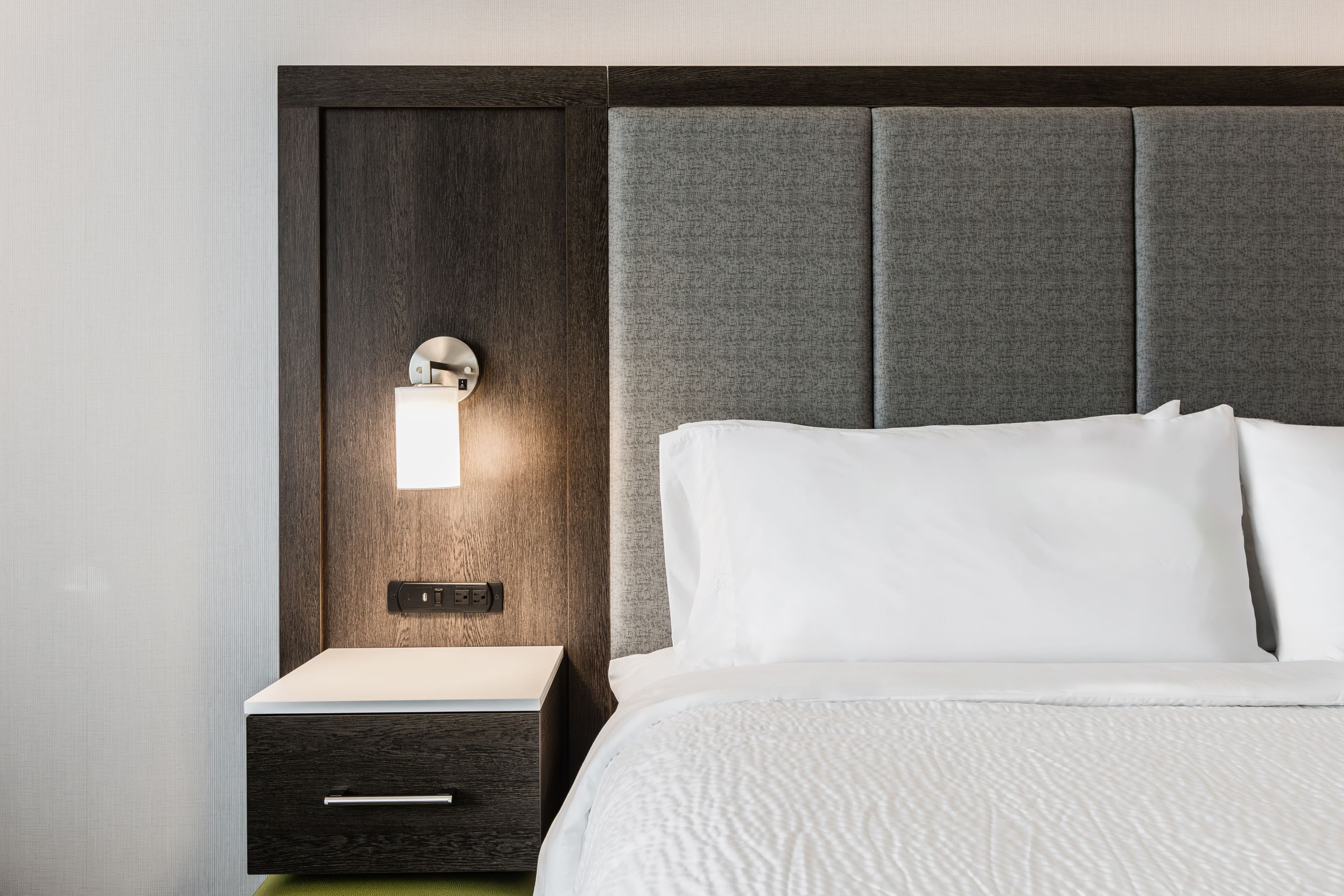 Holiday Inn Express & Suites Toronto Airport South — 70