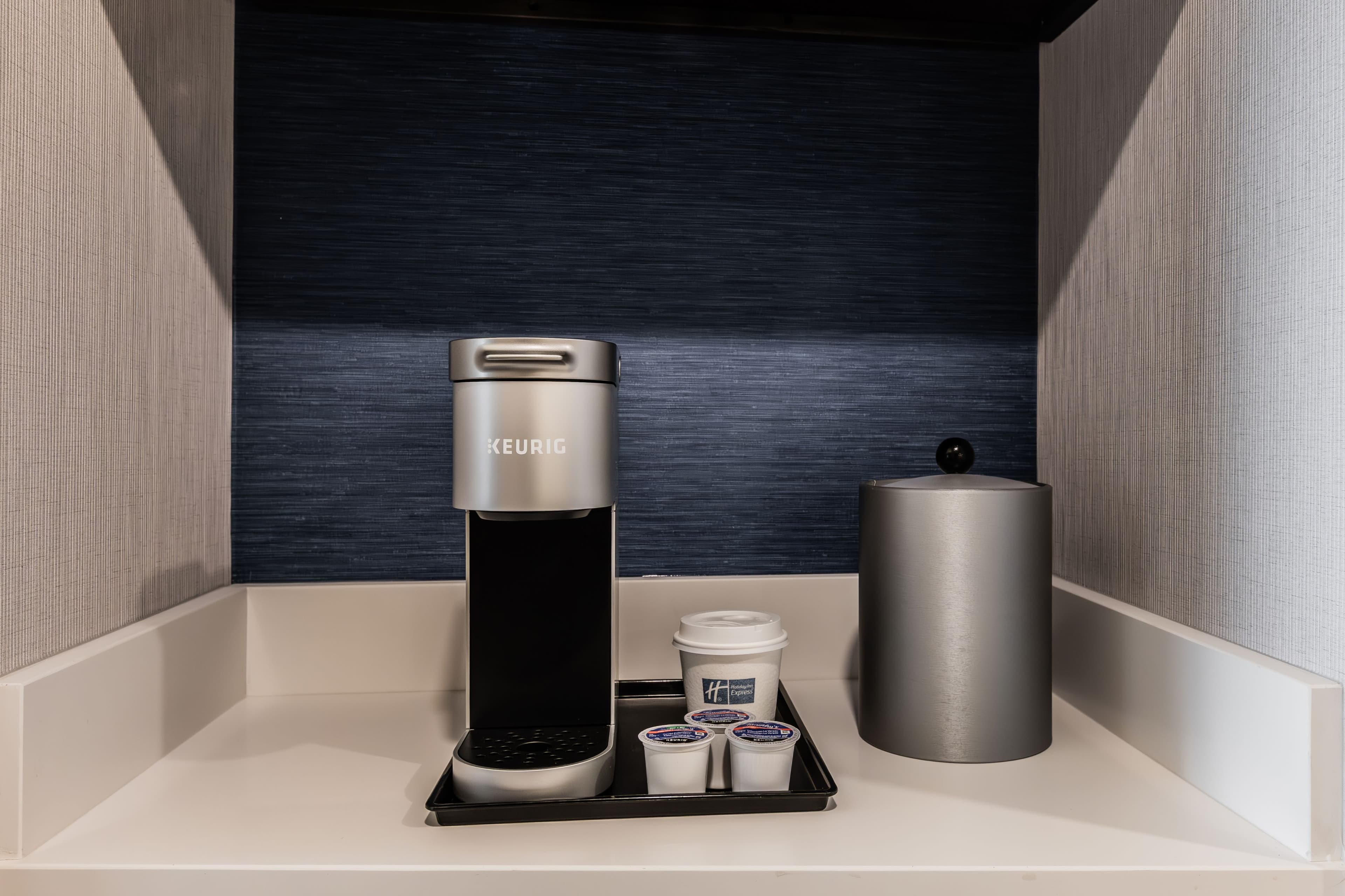 Holiday Inn Express & Suites Toronto Airport South — 7