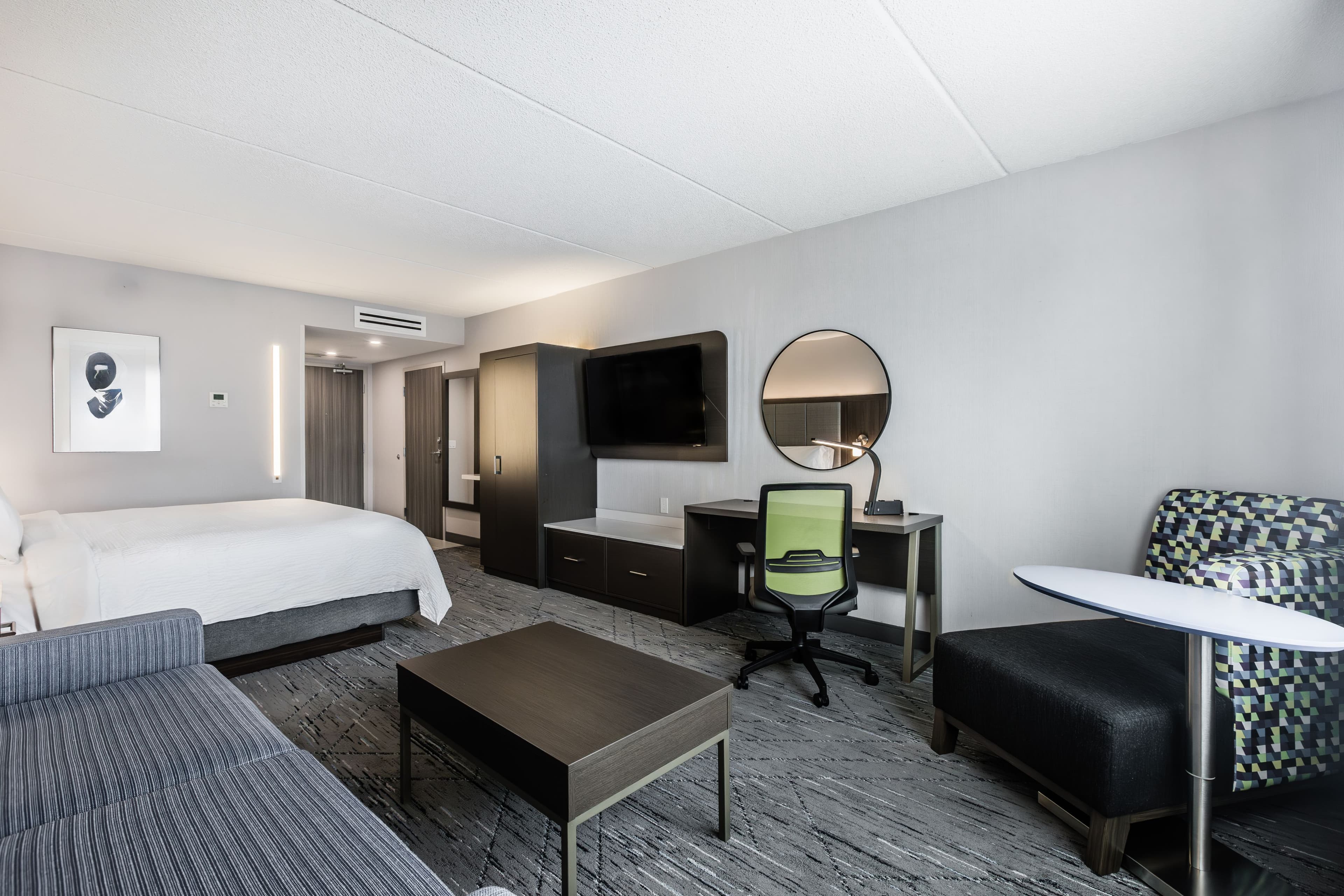 Holiday Inn Express & Suites Toronto Airport South — 13