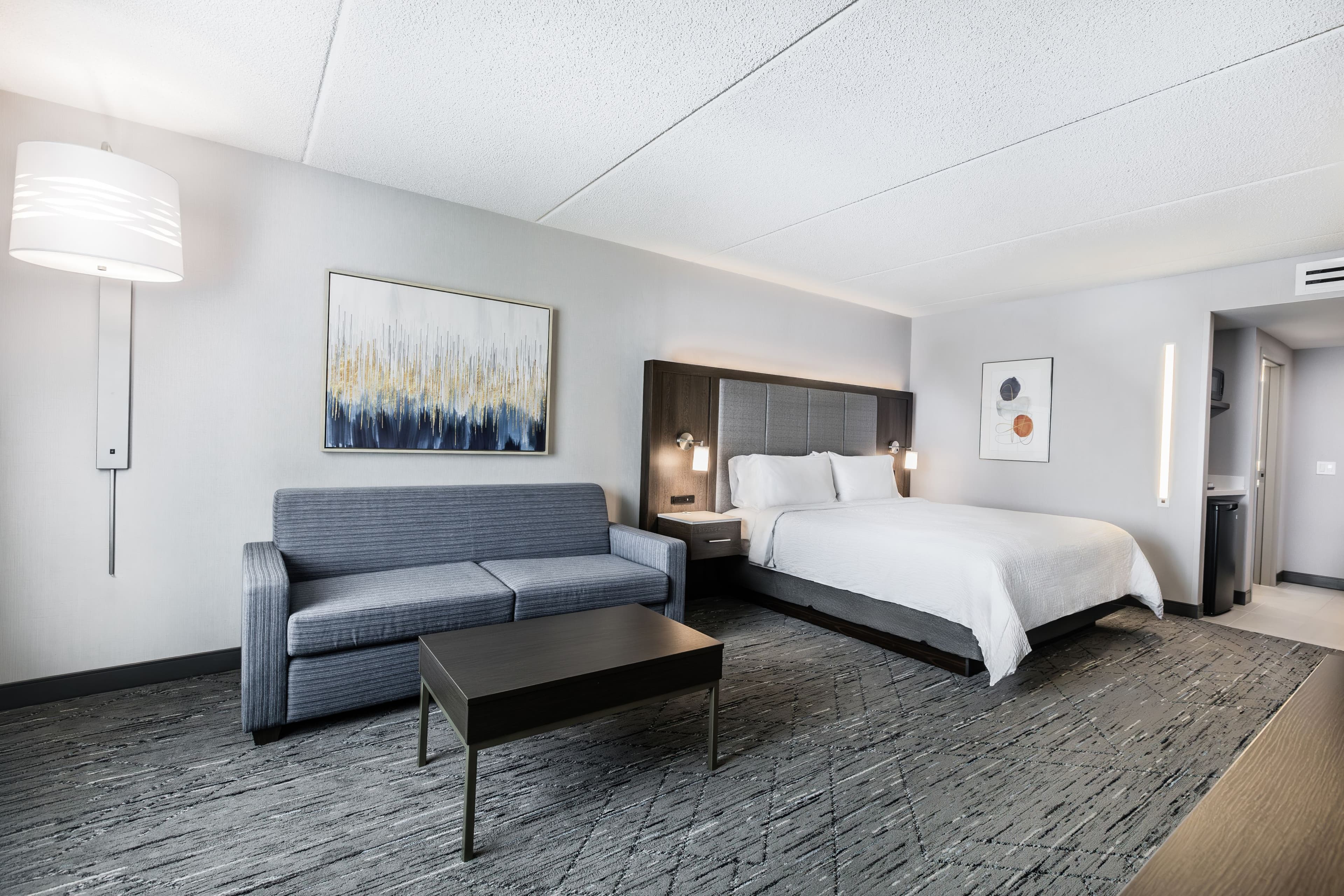 Holiday Inn Express & Suites Toronto Airport South - Image 3