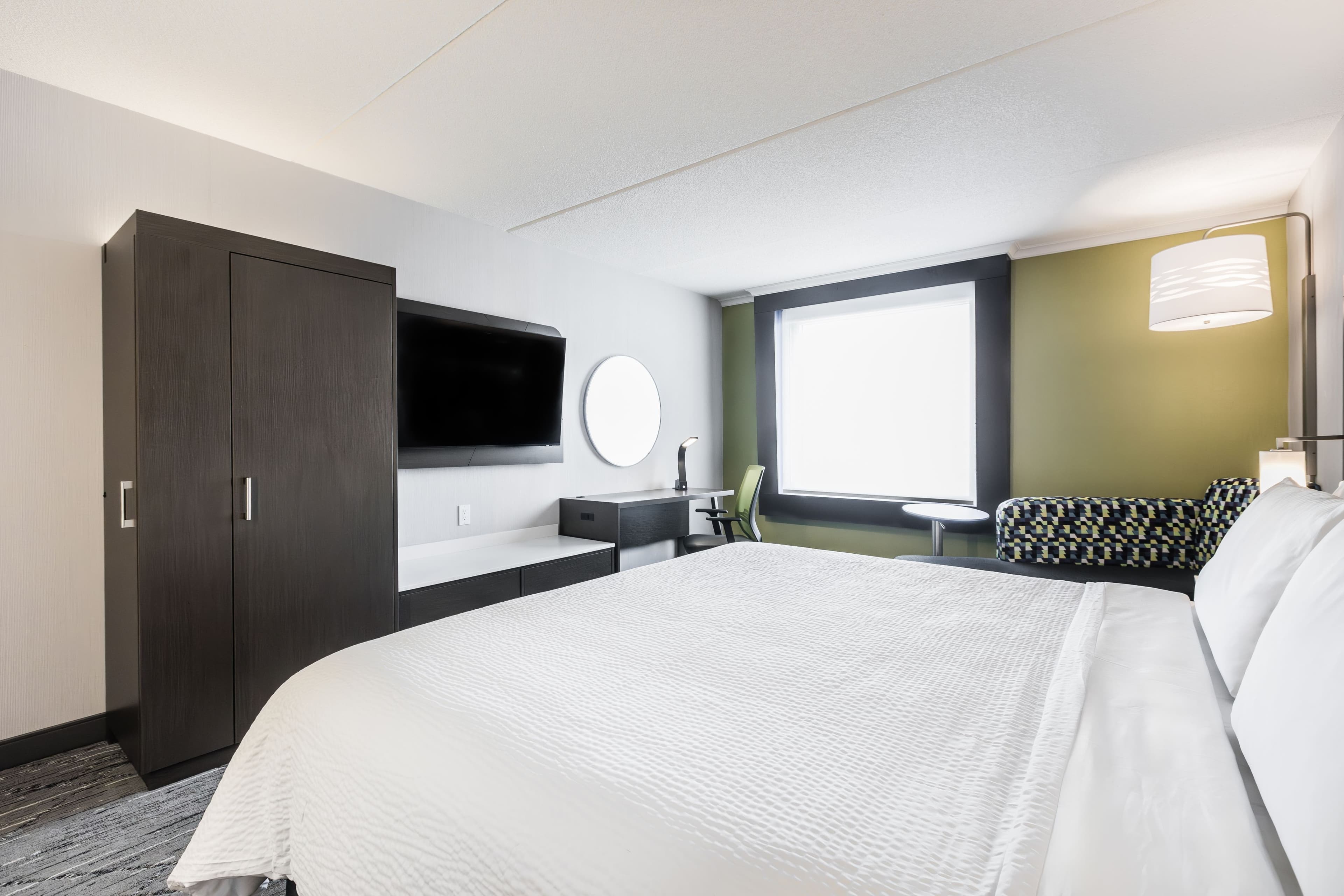 Holiday Inn Express & Suites Toronto Airport South — 43
