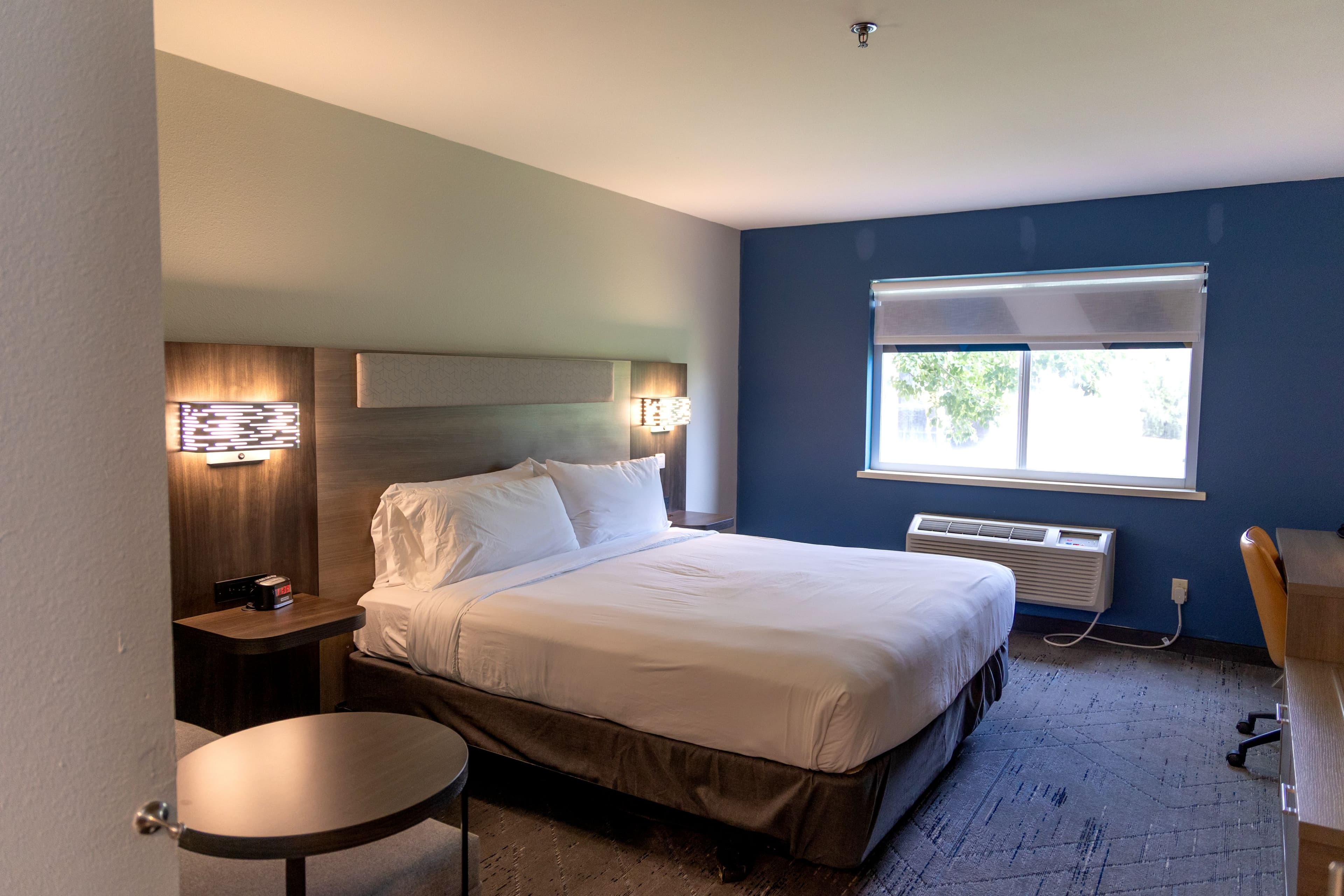 Holiday Inn Express & Suites Torrington — 13