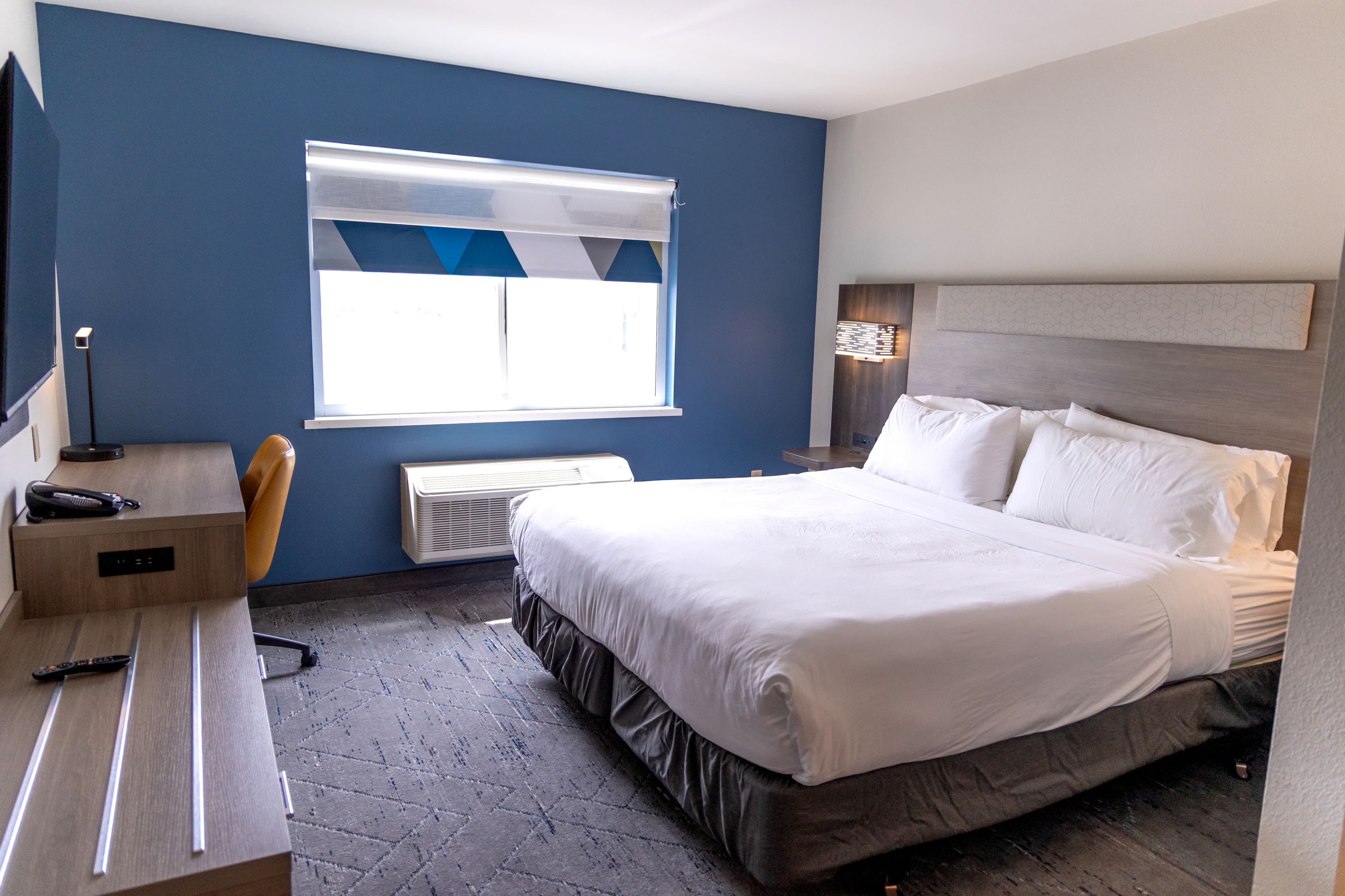 Holiday Inn Express & Suites Torrington — 3