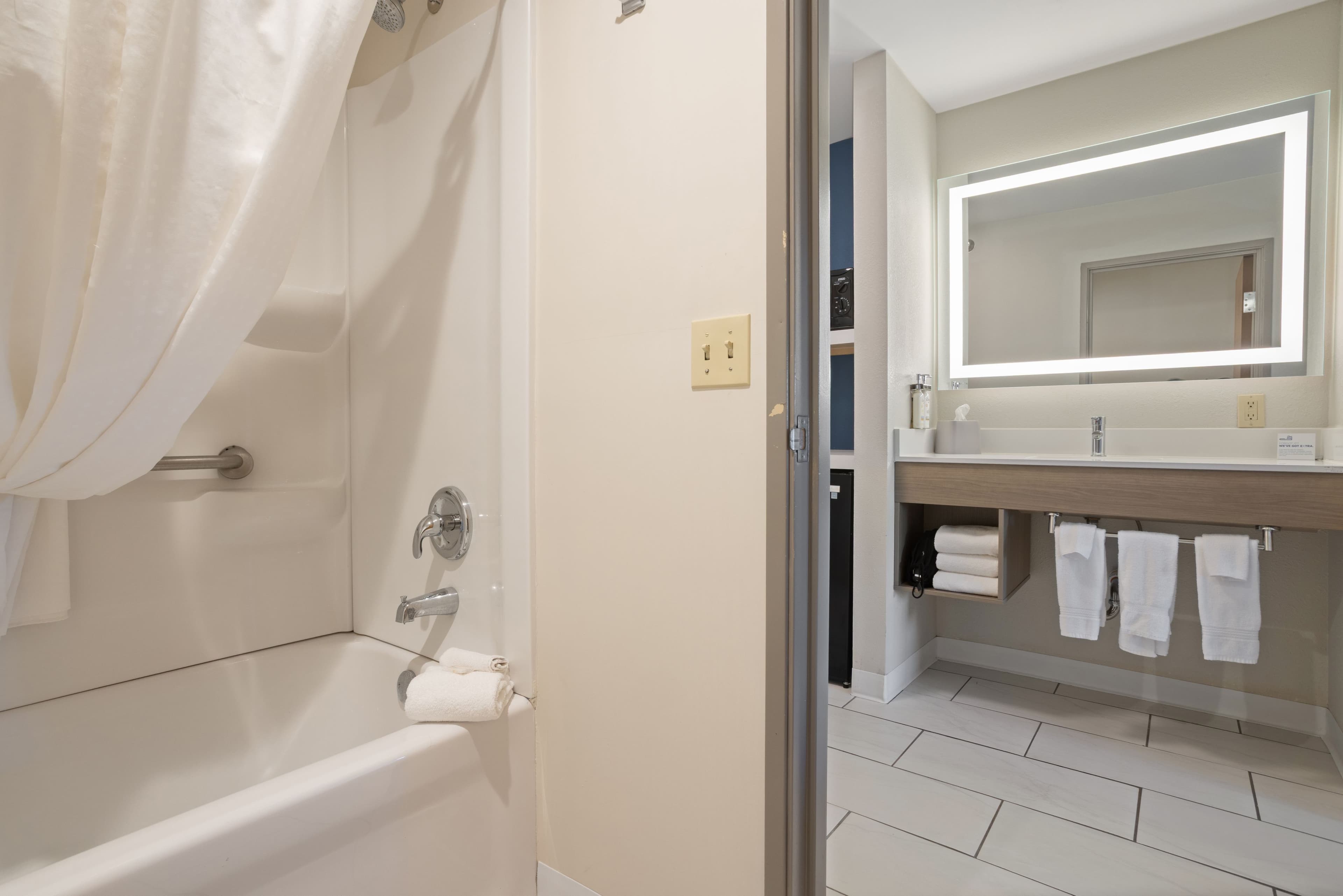 Holiday Inn Express & Suites Torrington — 23